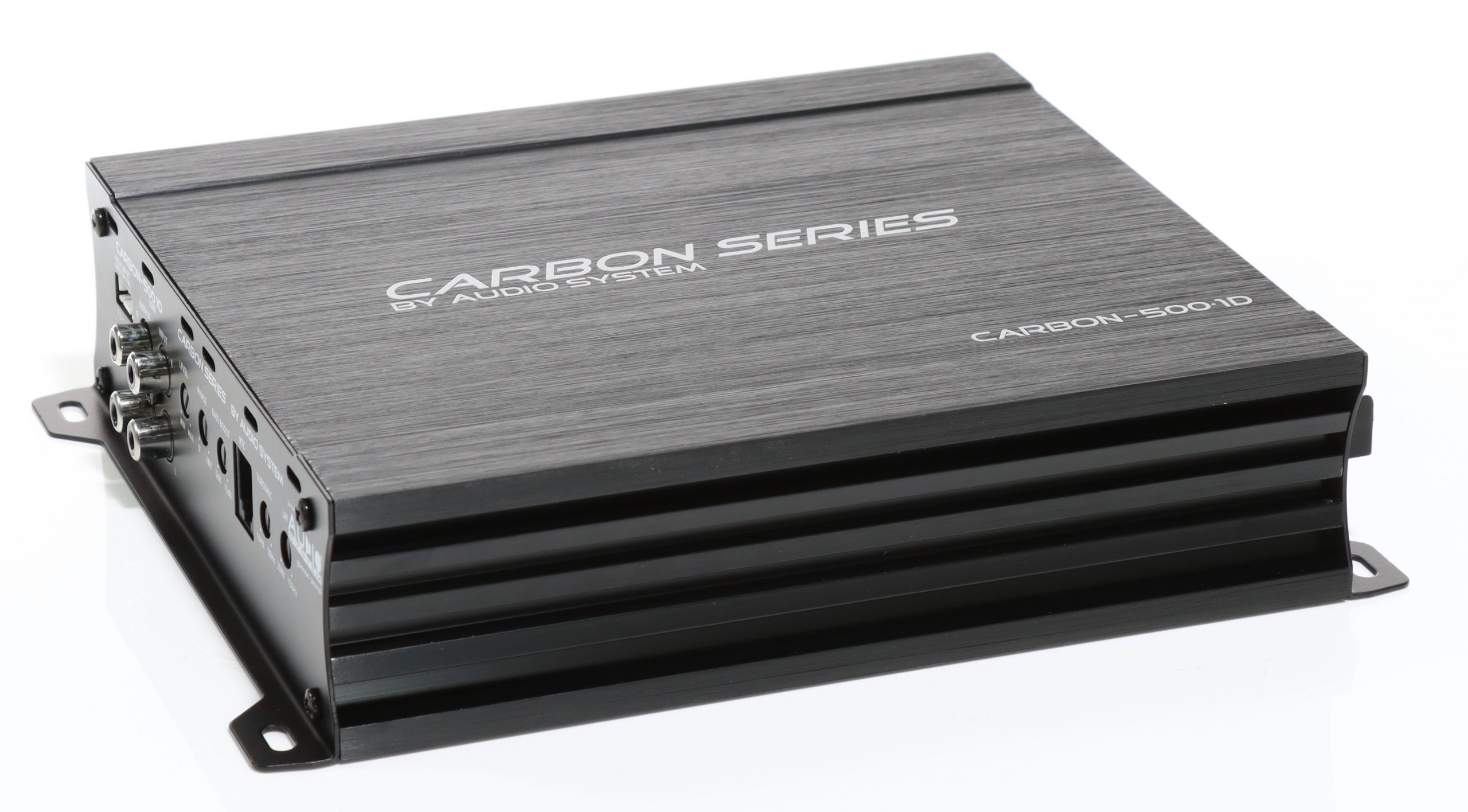 Ein schwarzer Audioverstärker mit der Aufschrift "CARBON SERIES BY AUDIO SYSTEM" auf weißer Oberfläche. Die Modellnummer ist Carbon-500-1D.
