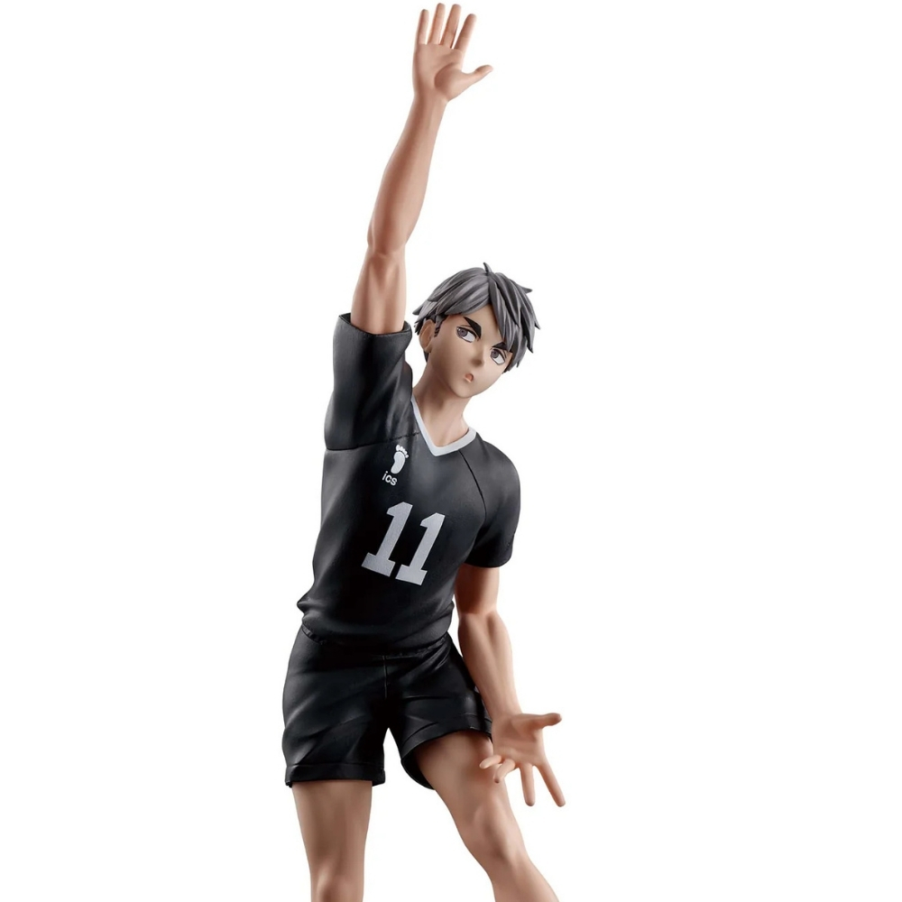 Una statuetta di un personaggio maschile di anime in uniforme da pallavolo nera, che alza il braccio. Il numero 11 è sul petto.