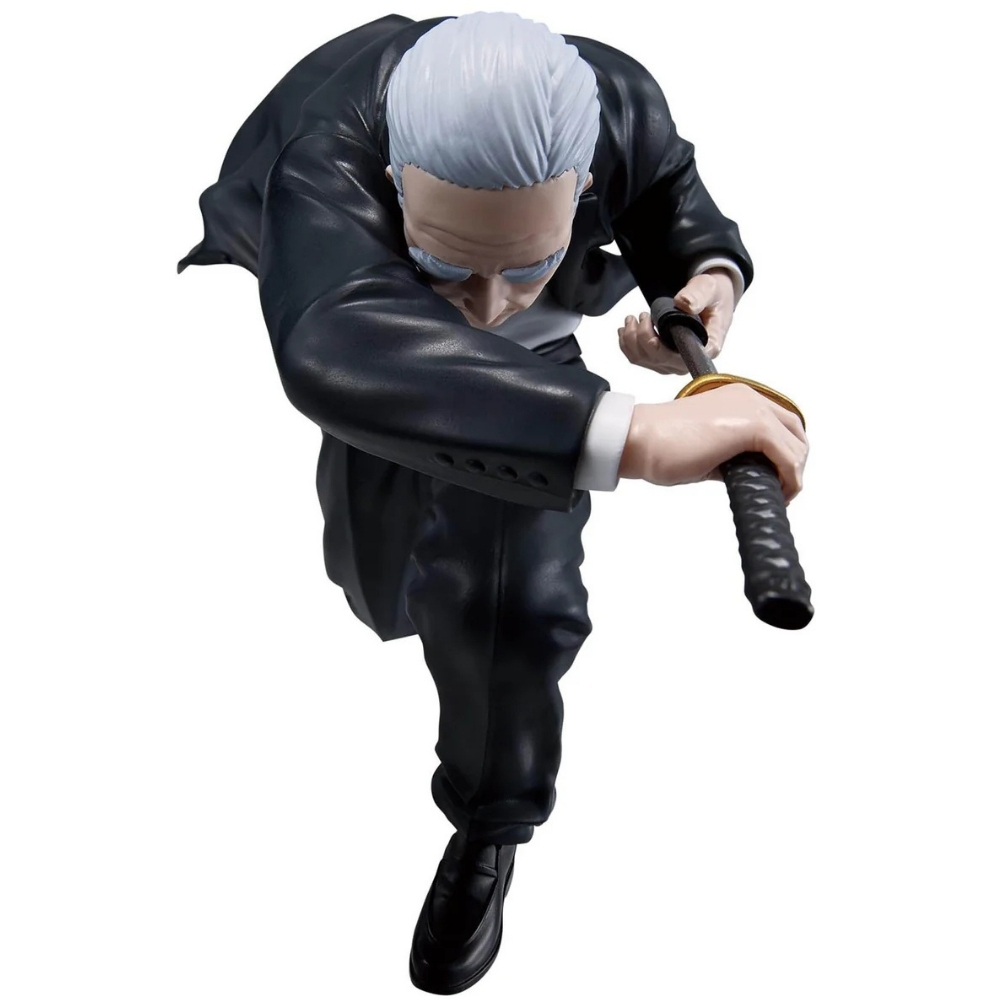 Una statuina di un uomo in abito nero, con una katana, capelli bianchi e occhiali, in posa dinamica. Sfondo bianco.