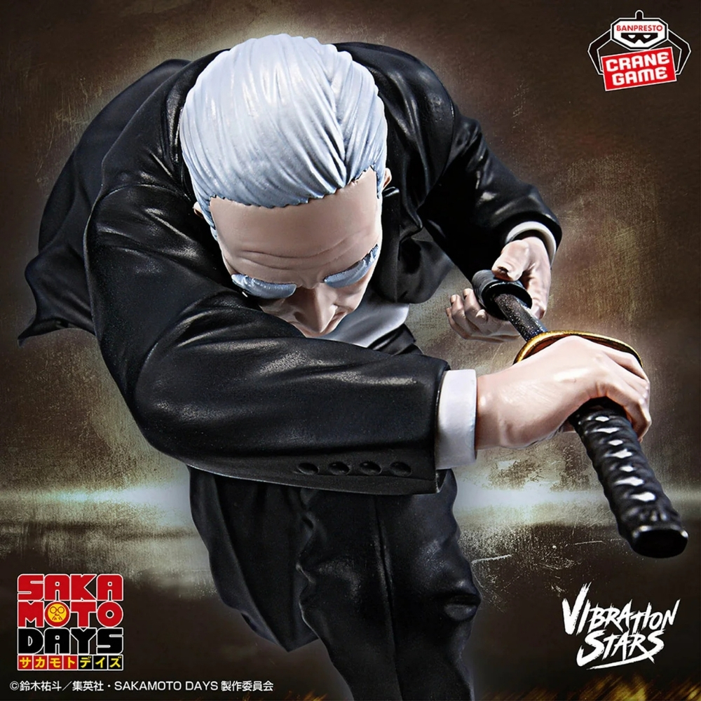 Figura di un uomo in abito nero con una katana. Ha capelli bianchi e guarda in basso. Loghi 'SAKA MOTO DAYS' e 'Vibration Stars'.