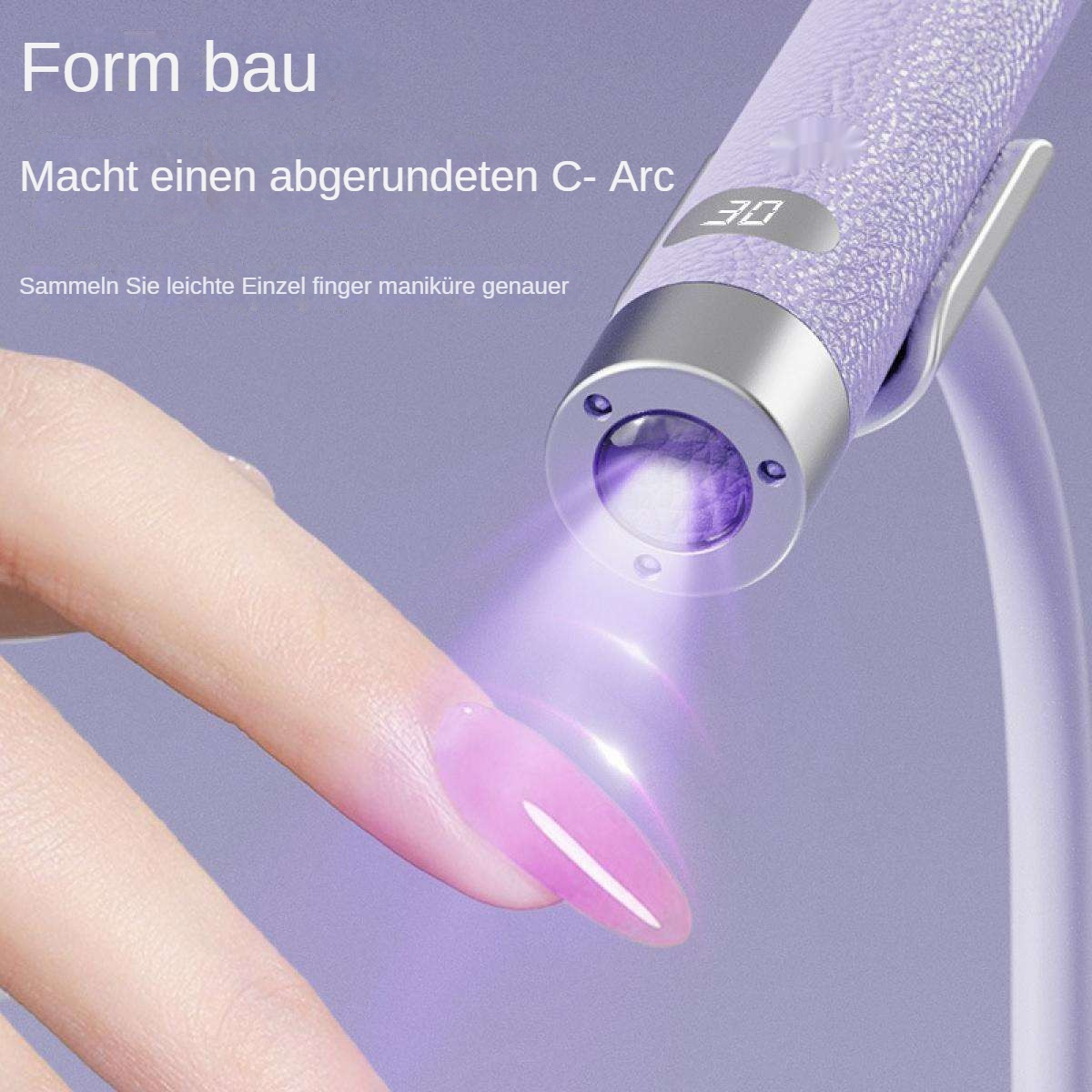 Eine Nagellampe strahlt violettes Licht auf einen rosa Gelnagel. Die Lampe ist lavendelfarben, und der Hintergrund ist ein lila Farbverlauf.