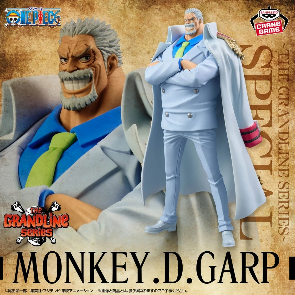 Figur von Monkey D. Garp in weißem Anzug und Umhang. Die Figur stammt aus der One Piece Grandline Series. Der Hintergrund ist braun.