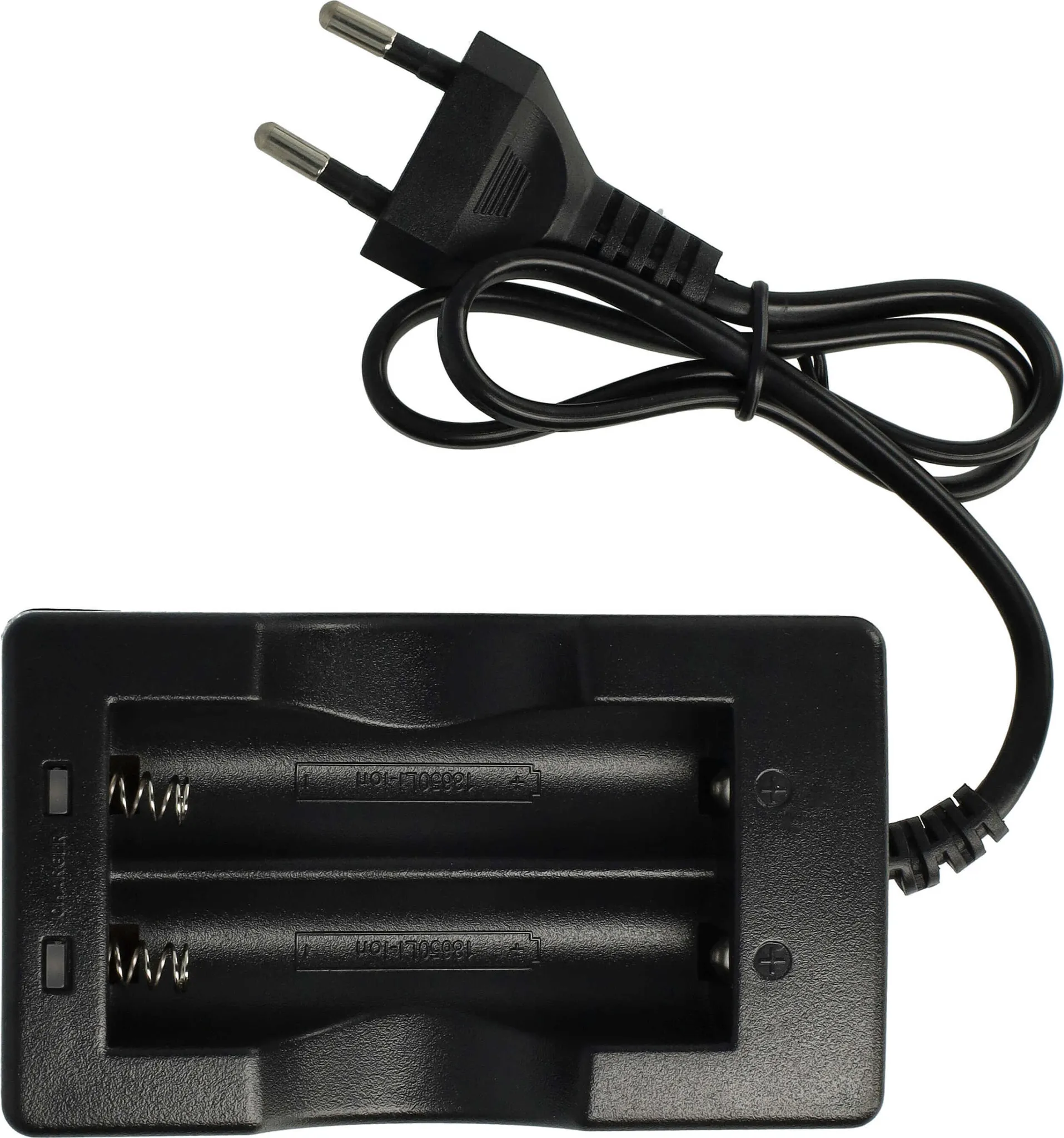 Schwarzes Batterieladegerät mit Netzstecker. Das Ladegerät hat zwei Steckplätze für Batterien.