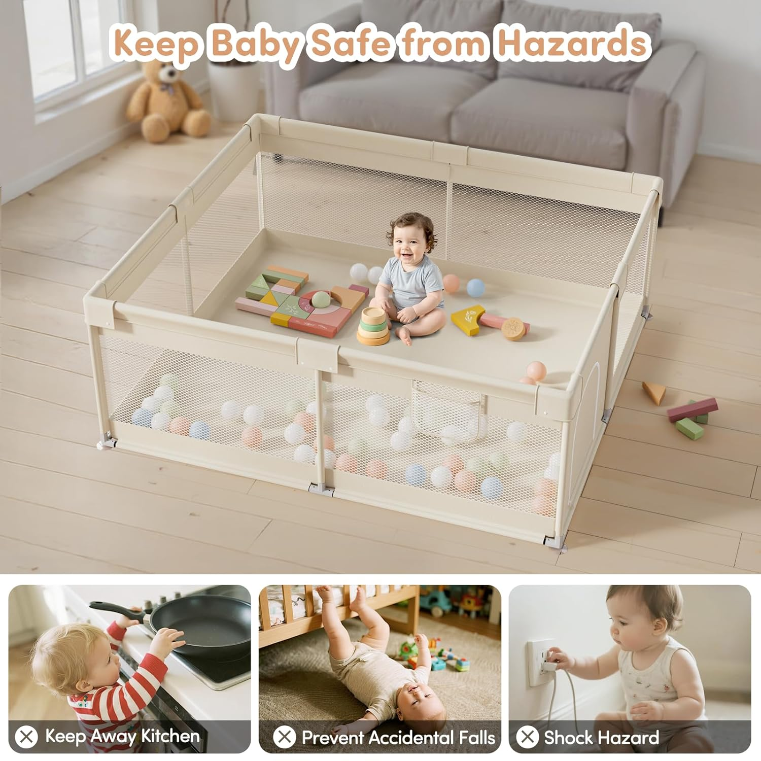 Ein Baby sitzt in einem beigen Laufstall mit Spielzeug. Das Bild zeigt Gefahren, die es zu vermeiden gilt, darunter Küche, Stürze und Steckdosen.