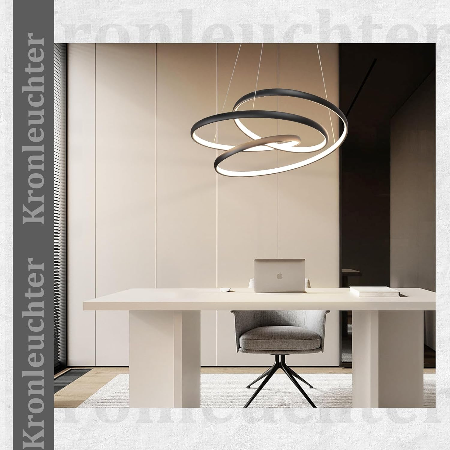 Modernes Bürointerieur mit Schreibtisch, Stuhl und einzigartiger kreisförmiger Leuchte. Ein Laptop steht auf dem Schreibtisch. Neutrale Farben.