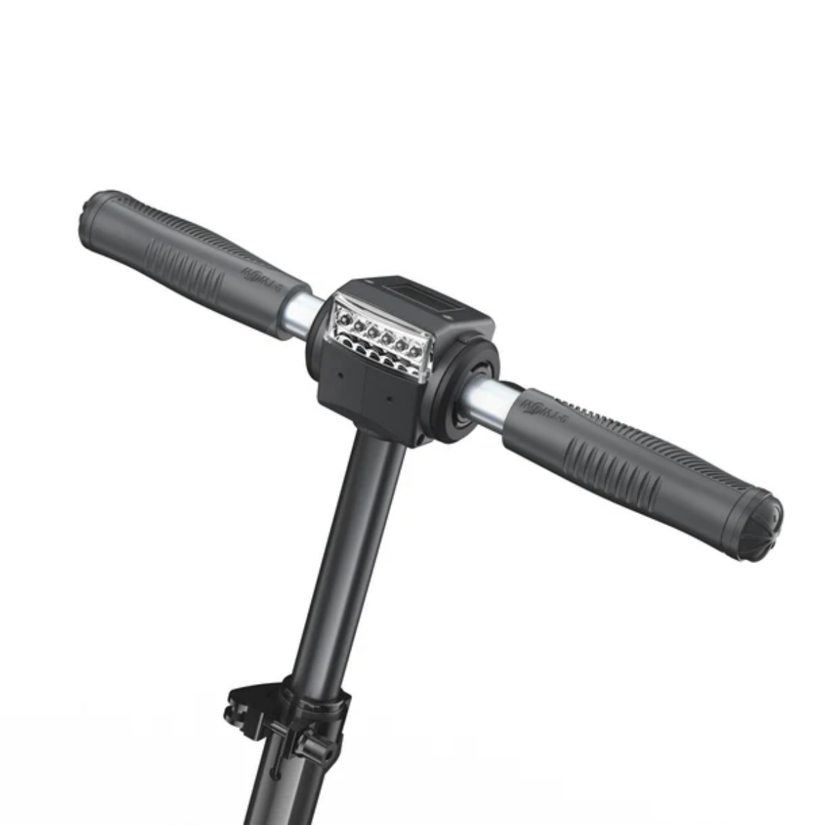 Zbliżenie kierownicy skutera. Ma czarne uchwyty, światło z wieloma diodami LED i czarny trzpień. Tło jest białe.