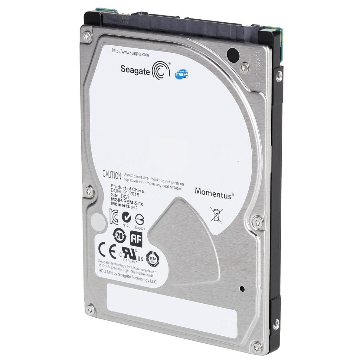 Un disco rigido Seagate Momentus. Ha un involucro argentato, connettori neri ed etichette con testo e loghi.