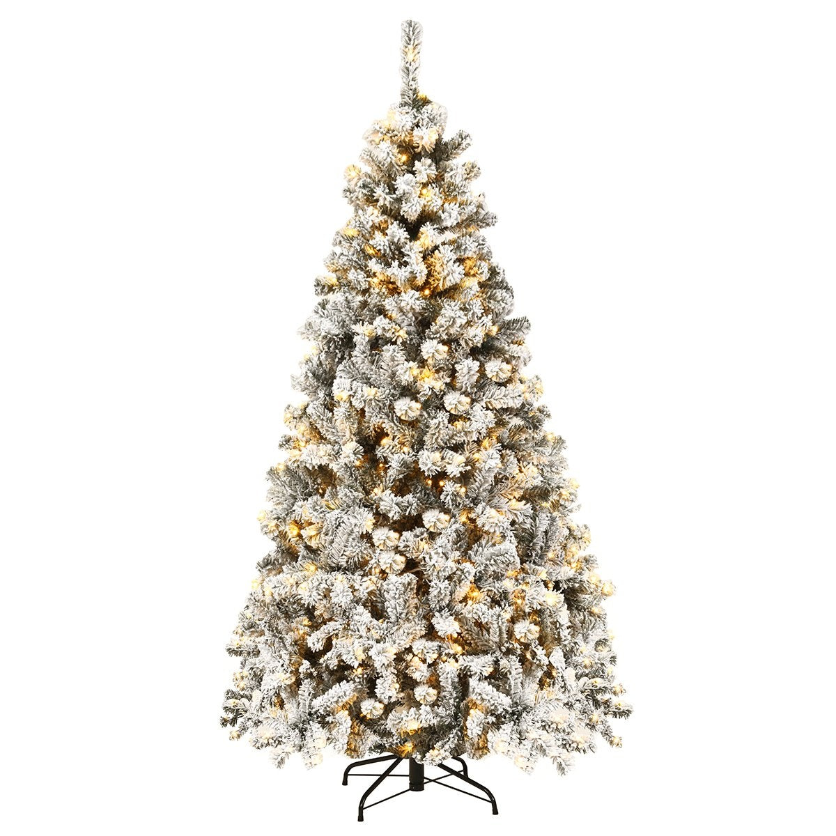 Un árbol de Navidad nevado con luces blancas cálidas. Se encuentra sobre un soporte de metal negro, sobre fondo blanco.