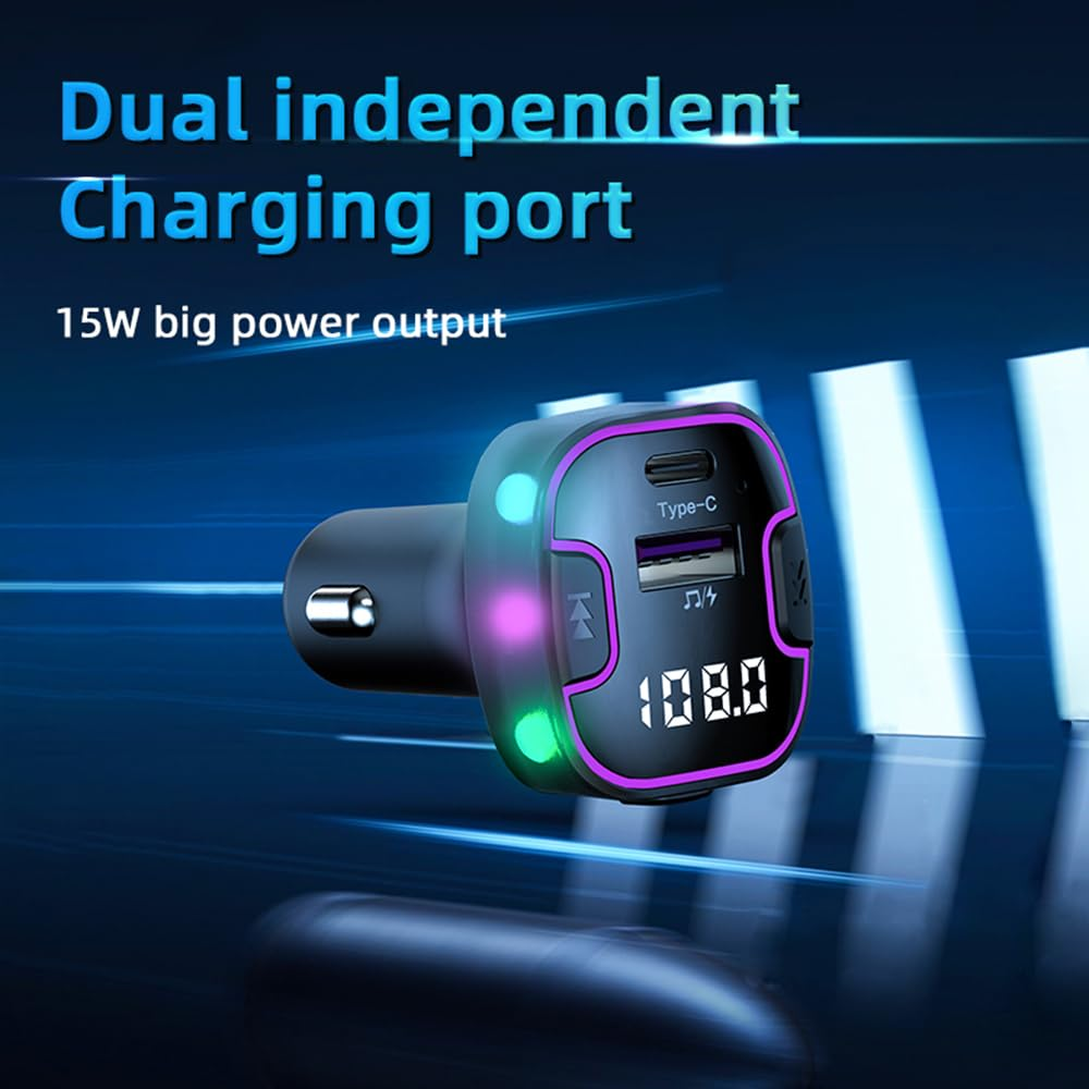 Ein schwarzes Autoladegerät mit Digitalanzeige 108.0, Typ-C-Anschlüssen und beleuchteten Tasten. Text: 'Charging port'.