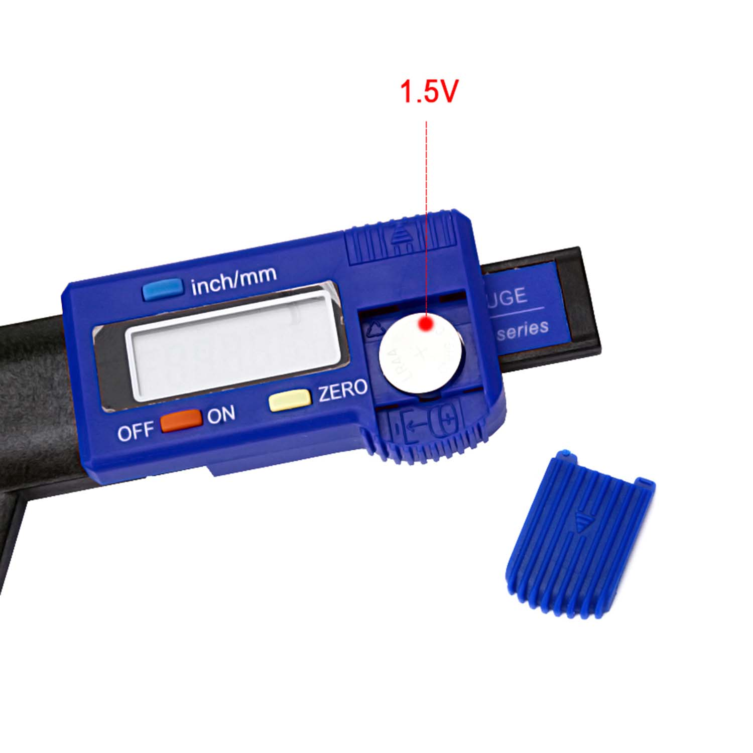 Ein blaues digitales Messschieber mit offenem Batteriefach. Das Display ist aus. Tasten: Zoll/mm, ein, aus, null. Zeigt 1,5 V an.