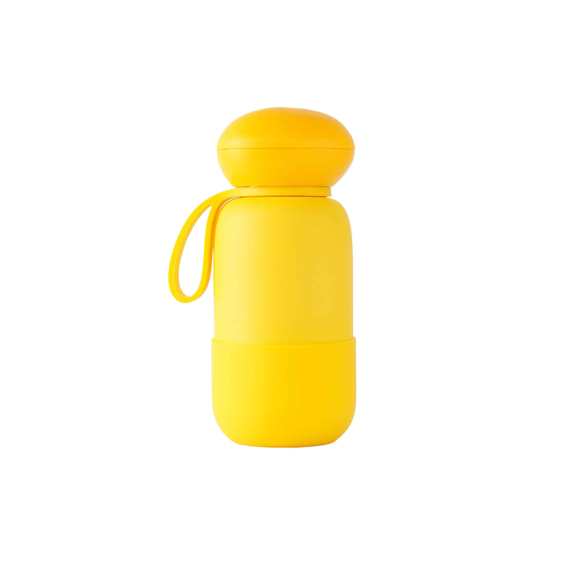 Eine gelbe Wasserflasche mit Schlaufengriff, vor weißem Hintergrund.