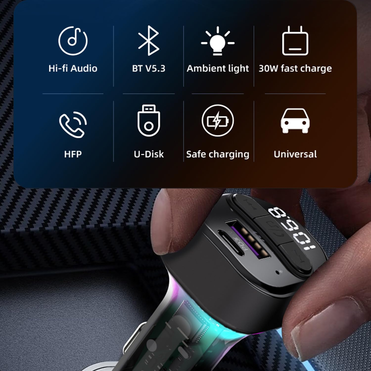Ein Autoladegerät mit Funktionen wie Hi-Fi-Audio, BT V5.3, Umgebungslicht und Schnellladung. Von einer Hand gehalten, die Funkfrequenz anzeigt.
