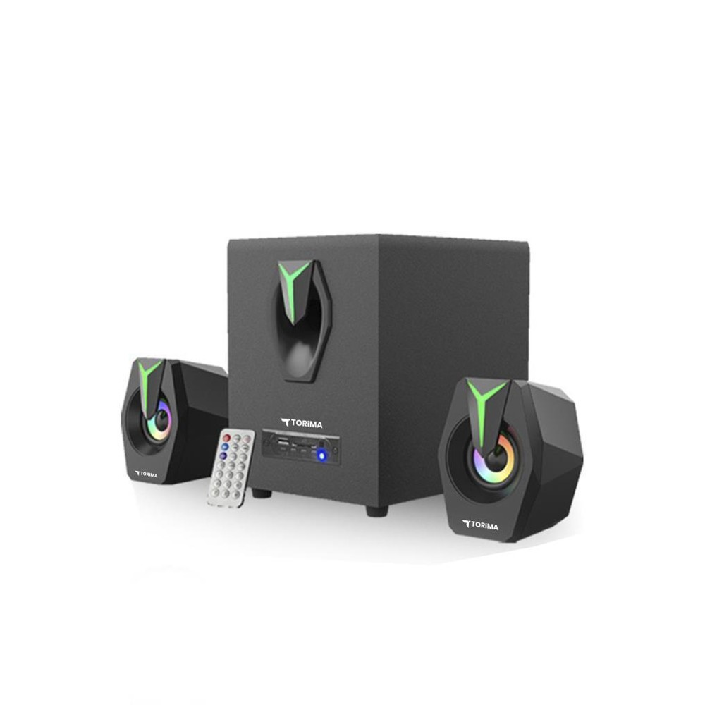 Beyaz zemin üzerinde, bir adet subwoofer, iki adet uydu hoparlör ve uzaktan kumandası olan siyah bir Torima hoparlör sistemi.