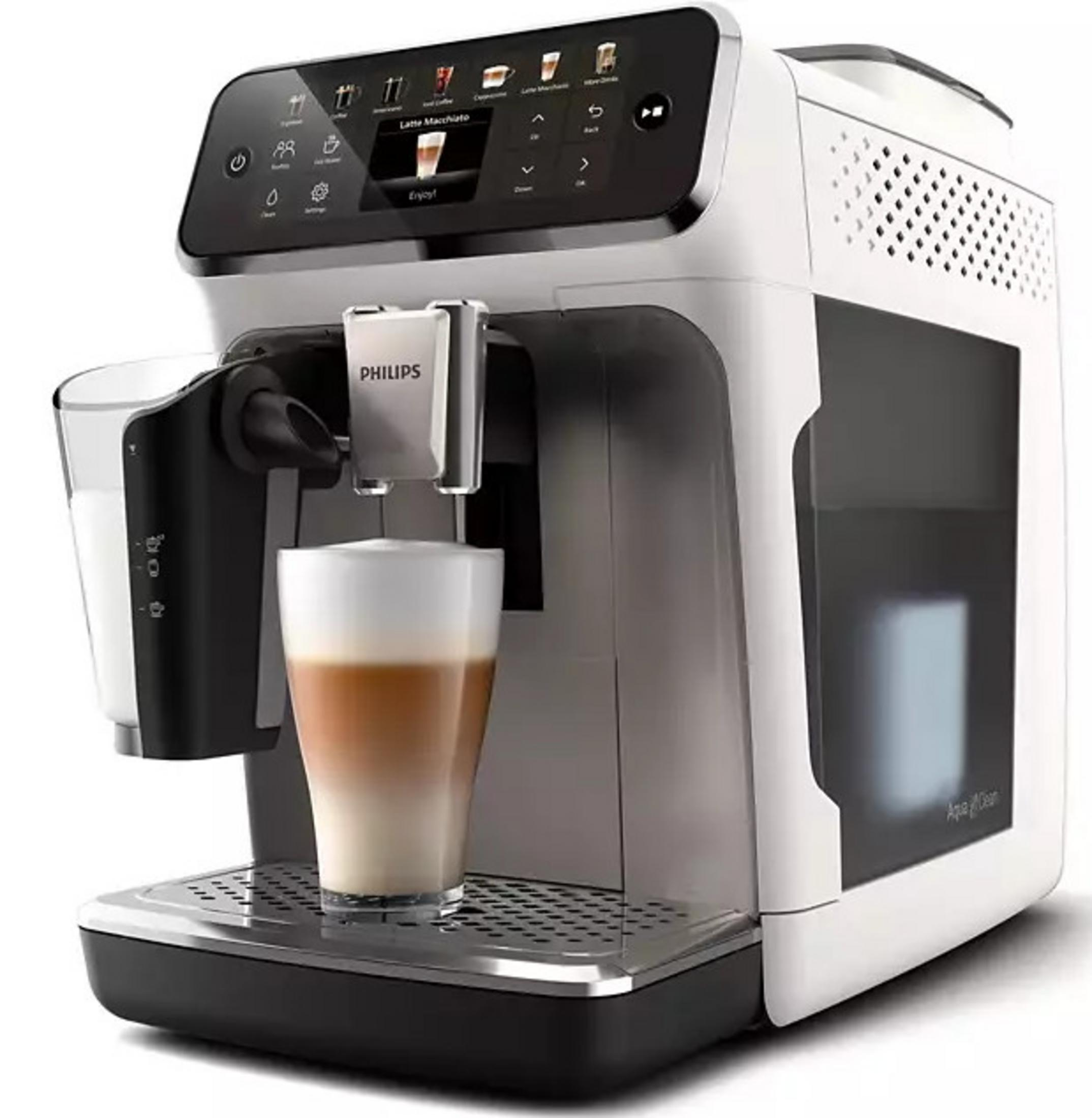 Una macchina da caffè Philips bianca e nera sta preparando un latte. Un bicchiere di latte è a sinistra.