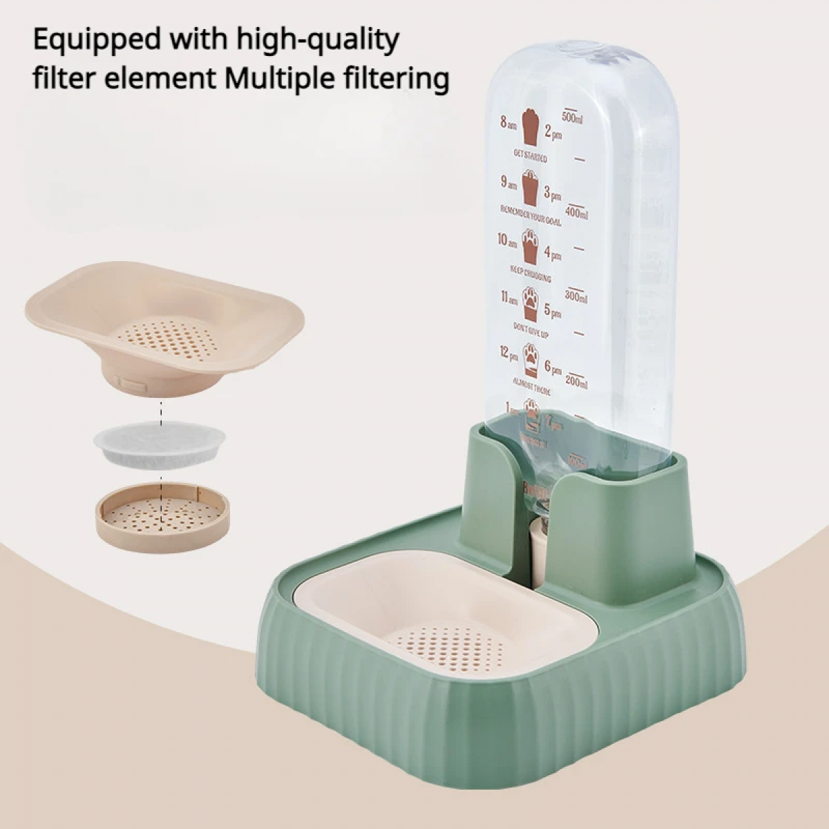Ein Haustier-Wasserspender mit grünem Sockel und beiger Schüssel. Er enthält einen Filter und eine klare Wasserflasche mit Zeitmarkierungen.