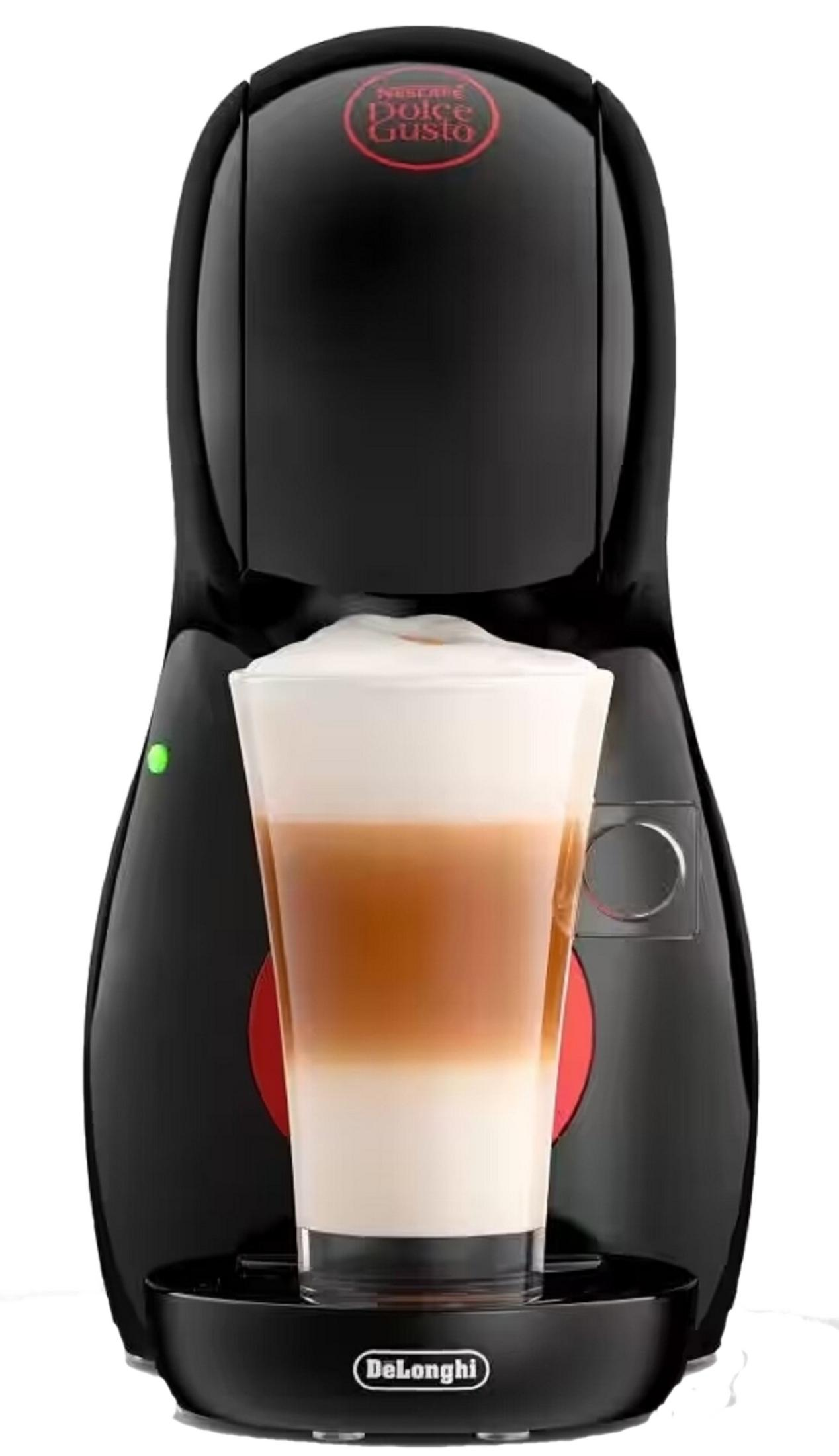 Czarny ekspres do kawy Dolce Gusto ze szklanką warstwowej kawy. Kawa ma białą piankę, brązowe i białe warstwy.