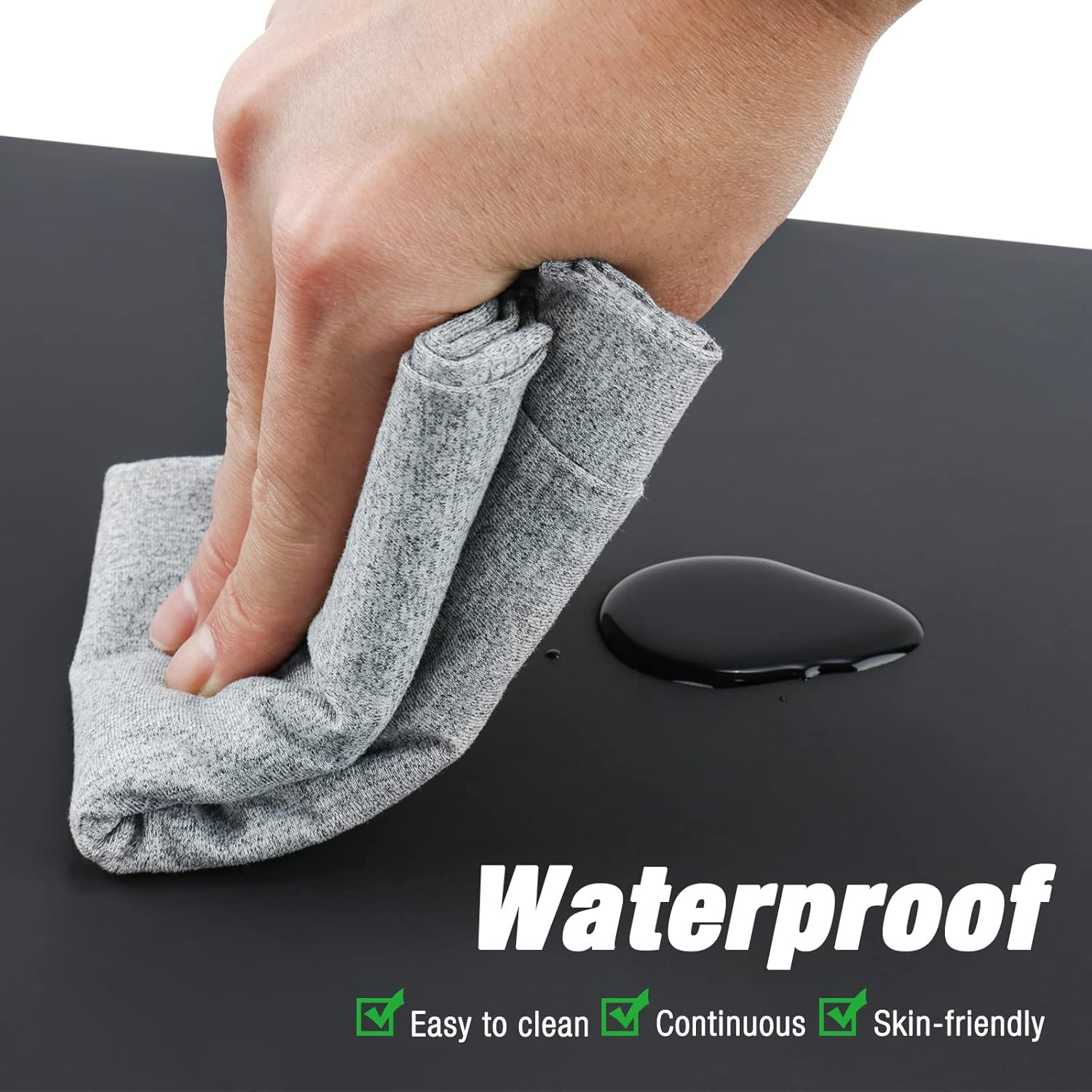 Eine Hand wischt mit einem grauen Tuch über eine dunkle Oberfläche. Ein Wassertropfen ist auf der Oberfläche. Text: Wasserdicht, leicht zu reinigen, kontinuierlich, hautfreundlich.