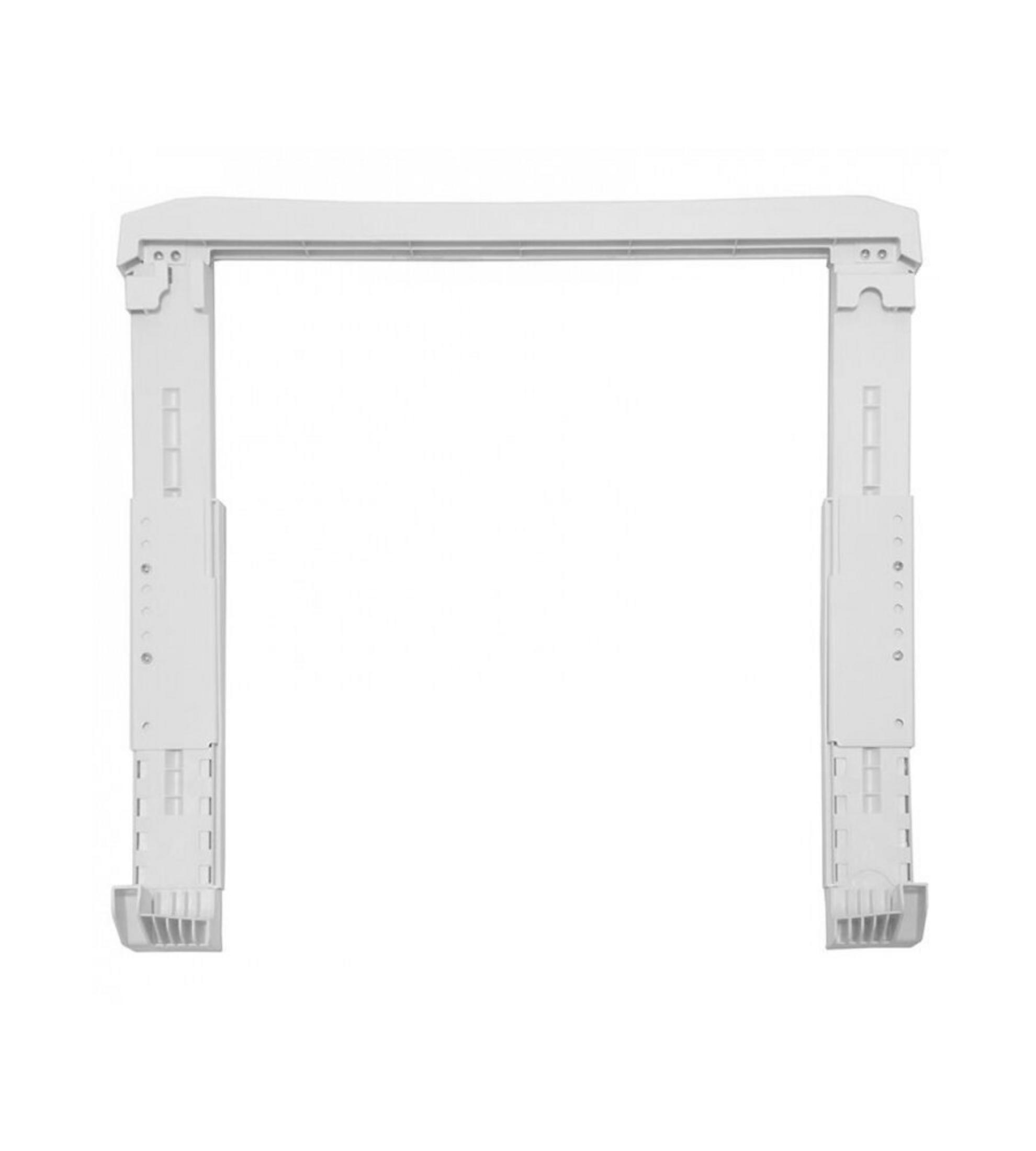 Un telaio bianco in plastica a forma di U. Ha lati verticali e una parte superiore orizzontale. È una struttura di supporto.