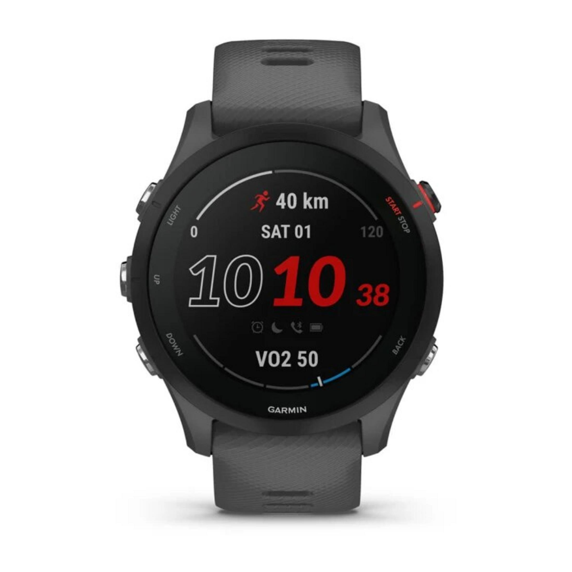 Eine Garmin-Uhr zeigt Laufdaten: 40 km, 10:10:38, VO2 50 und andere Metriken. Die Uhr ist schwarz und grau.
