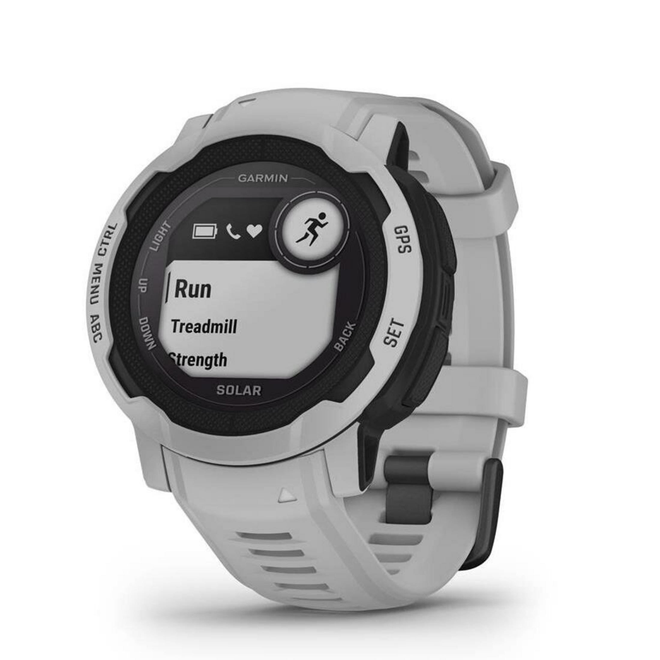 Eine Garmin-Smartwatch zeigt die Optionen 'Laufen', 'Laufband' und 'Kraft' an. Sie hat ein weißes Armband und ein schwarz-weißes Display.