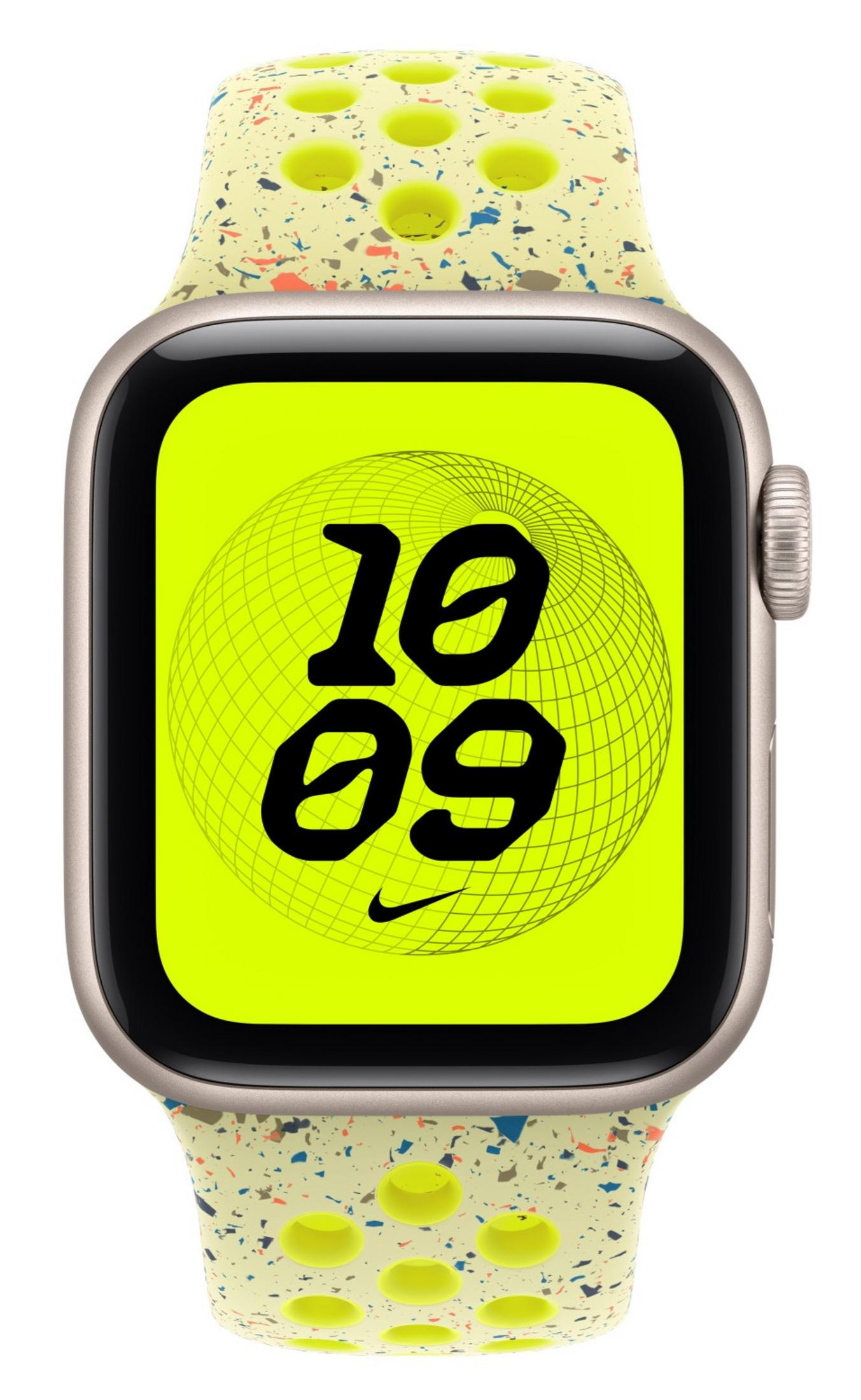 Apple Watch con schermo verde neon che mostra le 10:09. Il cinturino è maculato con vari colori e ha fori gialli.