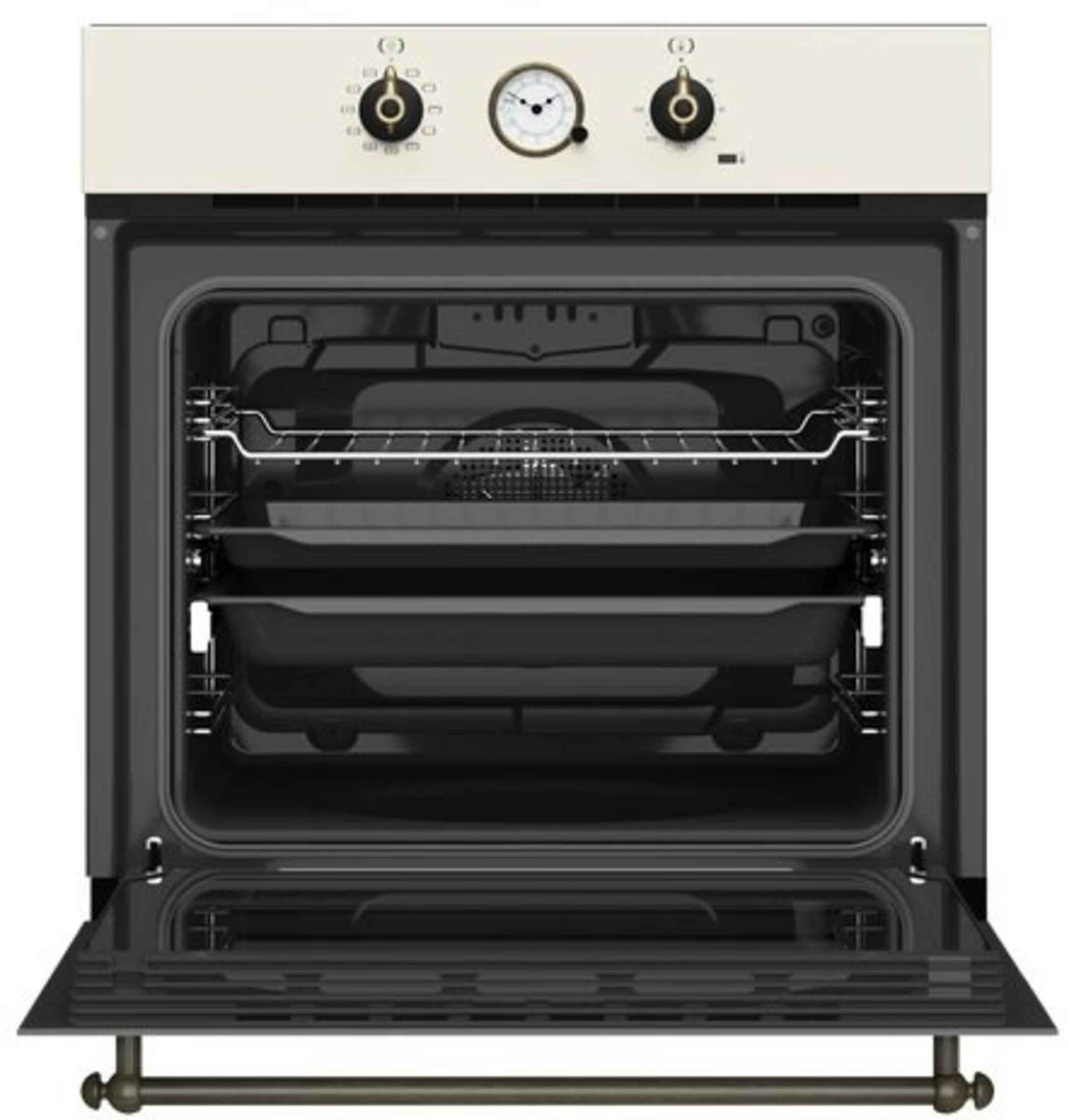 Kremowy piekarnik z otwartymi drzwiami. Pokrętła i zegar na górze. Wewnątrz widoczne półki i tace.