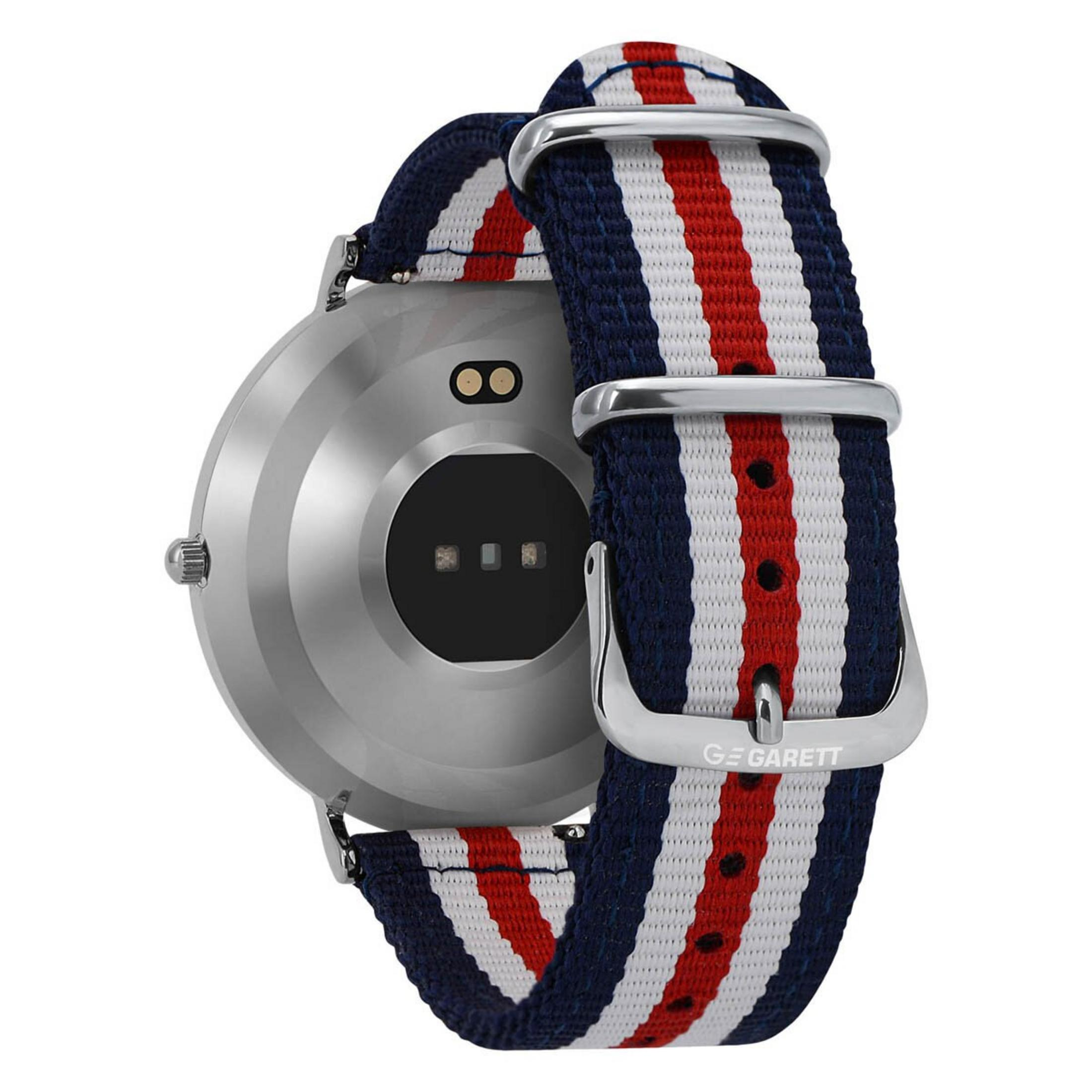 Srebrny smartwatch z paskiem w paski niebiesko-czerwono-białe. Tył pokazuje czujniki i markę 'Garett'.