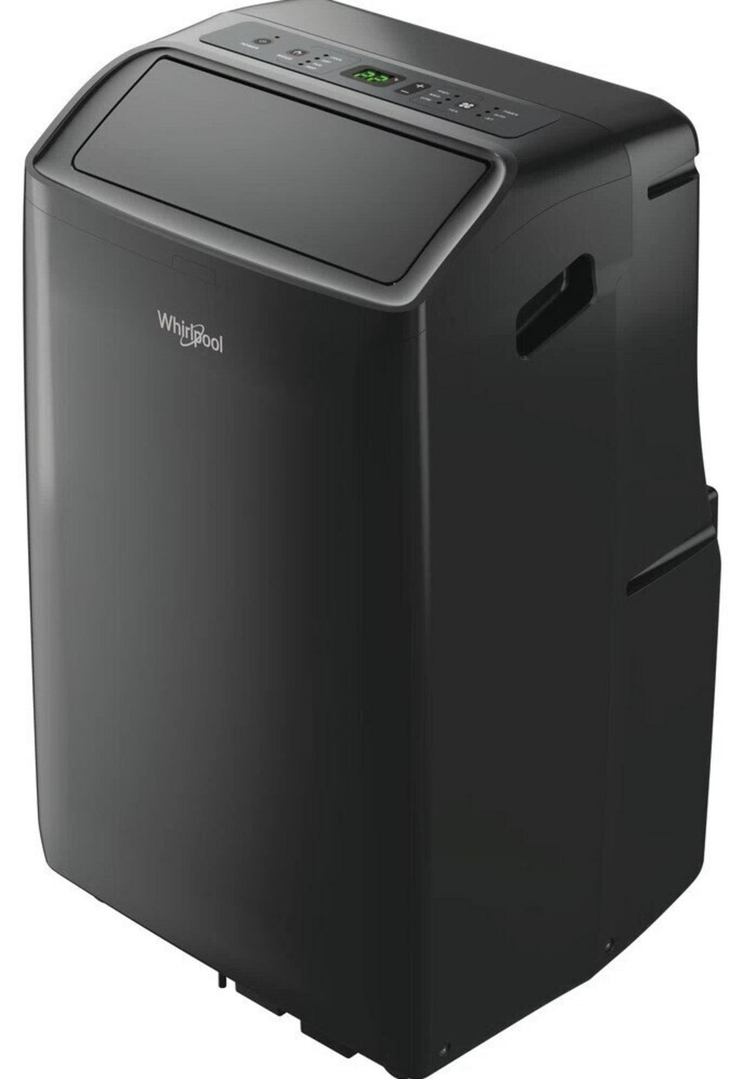 Un climatiseur portable noir Whirlpool. Il dispose d'un écran numérique et d'emplacements pour poignées. L'appareil est sur fond blanc.