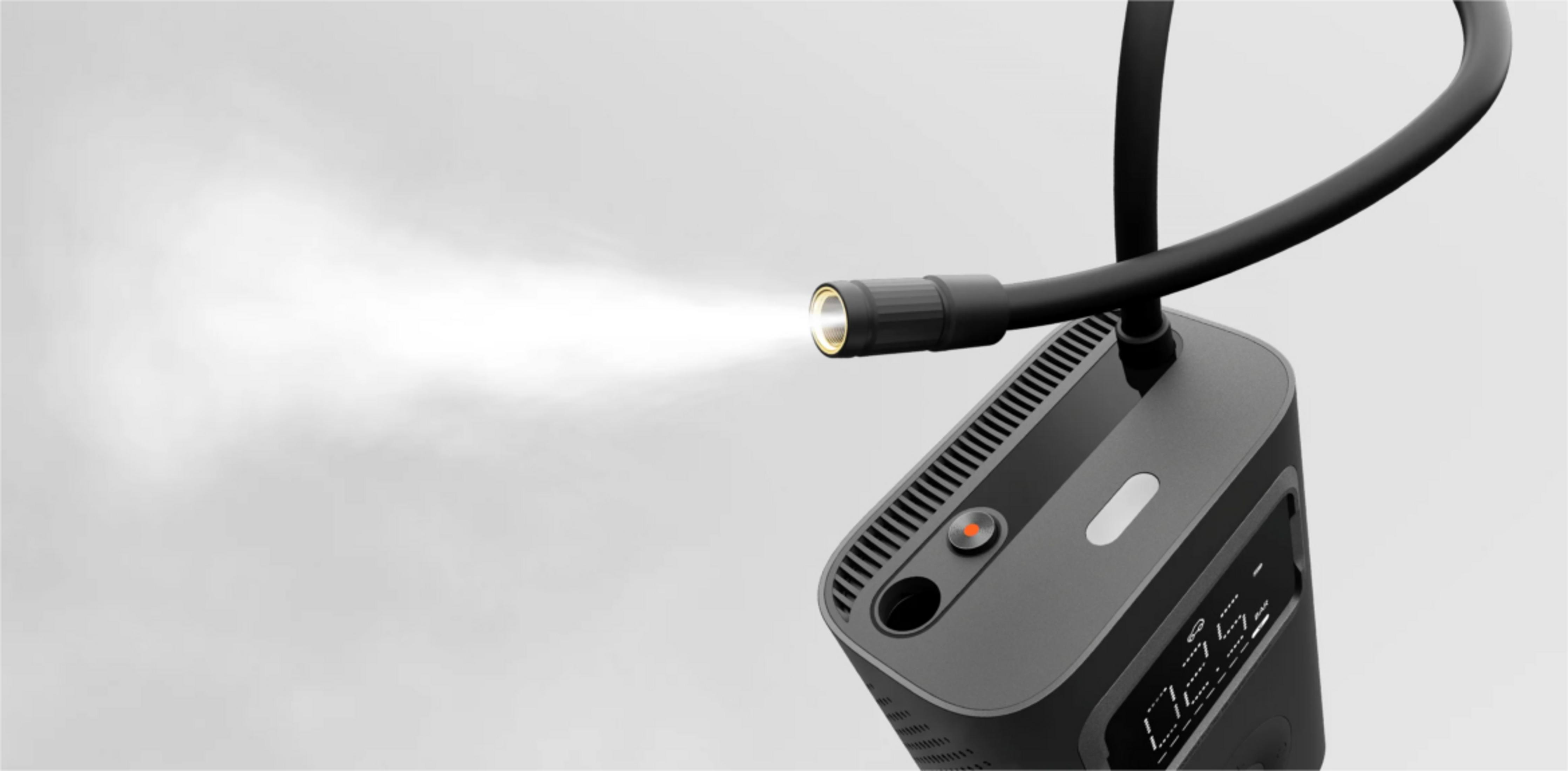 Graues Gerät mit flexiblem Arm und Scheinwerfer. Das Licht scheint auf einen weißen Hintergrund. Gerät hat ein Display.