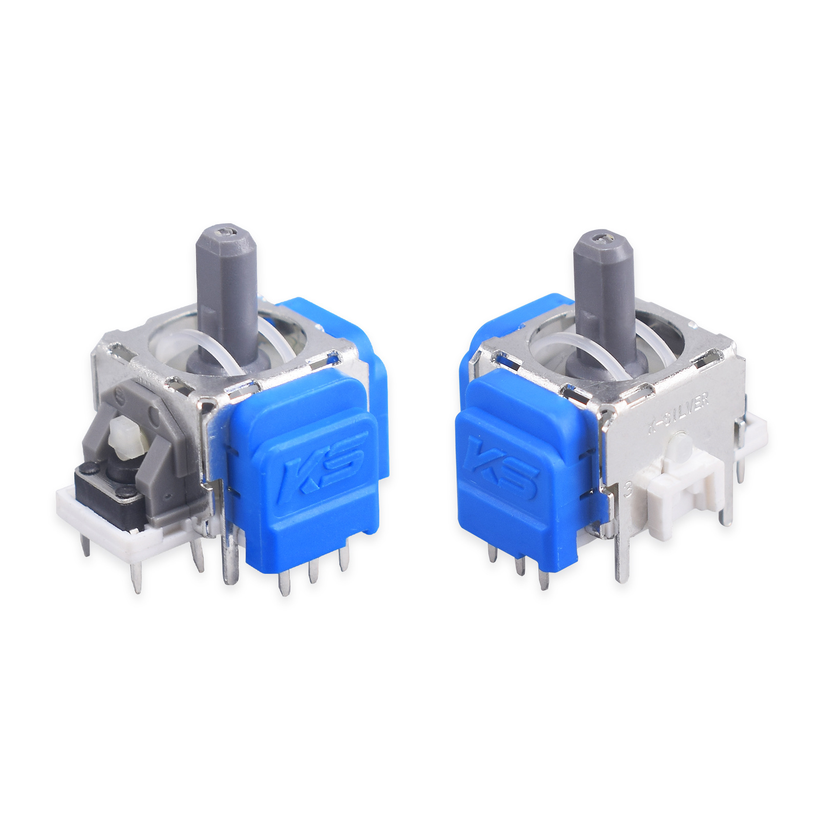 Dwa niebiesko-srebrne elementy joysticka. Każdy ma szary drążek i niebieską podstawę z logo 'KS' na białym tle.