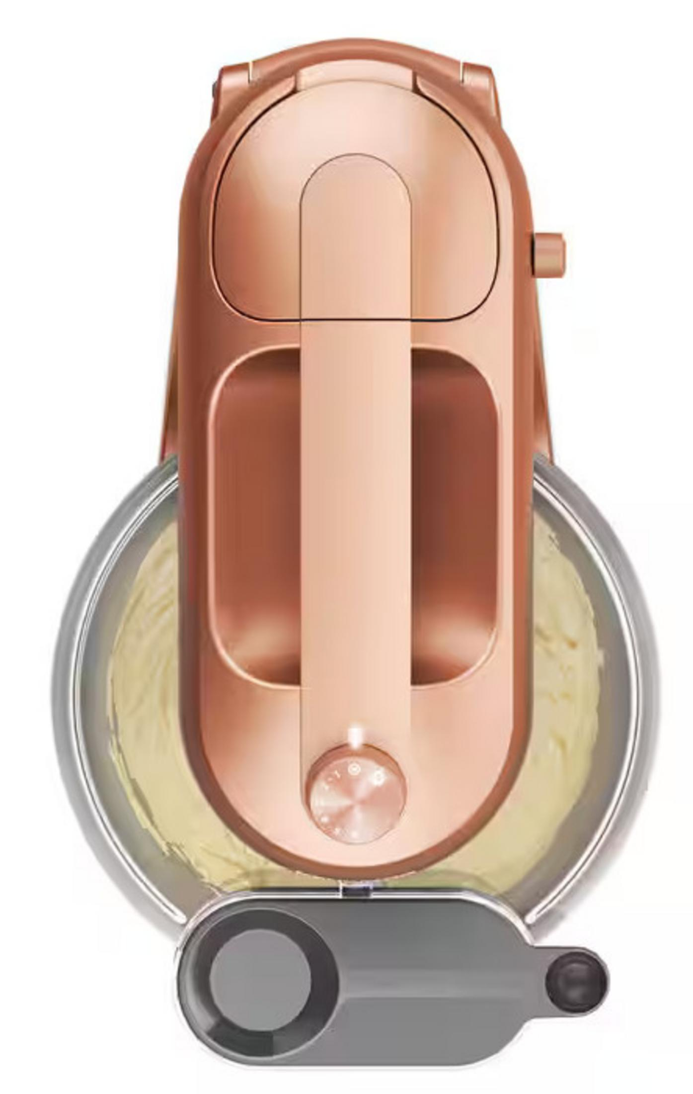 Ein roségoldfarbener Küchenmixer mit einer silbernen Schüssel mit gelbem Teig. Die Basis des Mixers ist grau.