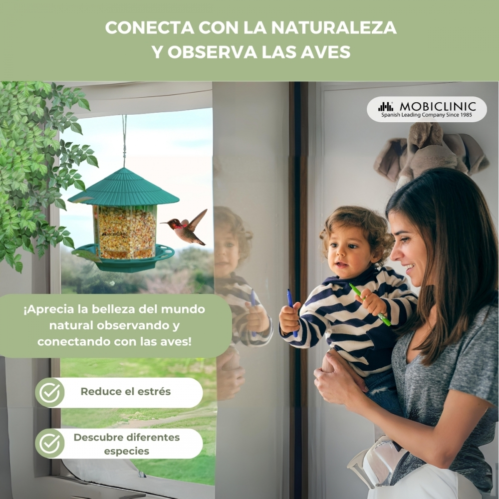 Una mujer sostiene a un niño cerca de una ventana. Se ve un comedero para pájaros y un pájaro. El texto dice 'Conecta con la naturaleza' y 'reduce el estrés'.