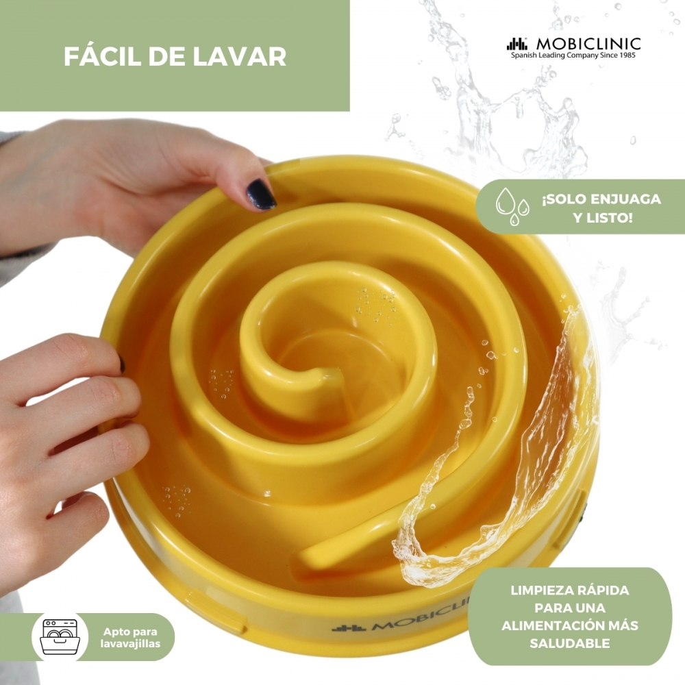 Una ciotola gialla per cani con un design a spirale. L'acqua schizza sulla ciotola. Il testo dice 'Facile da lavare' e 'Pulizia veloce'.