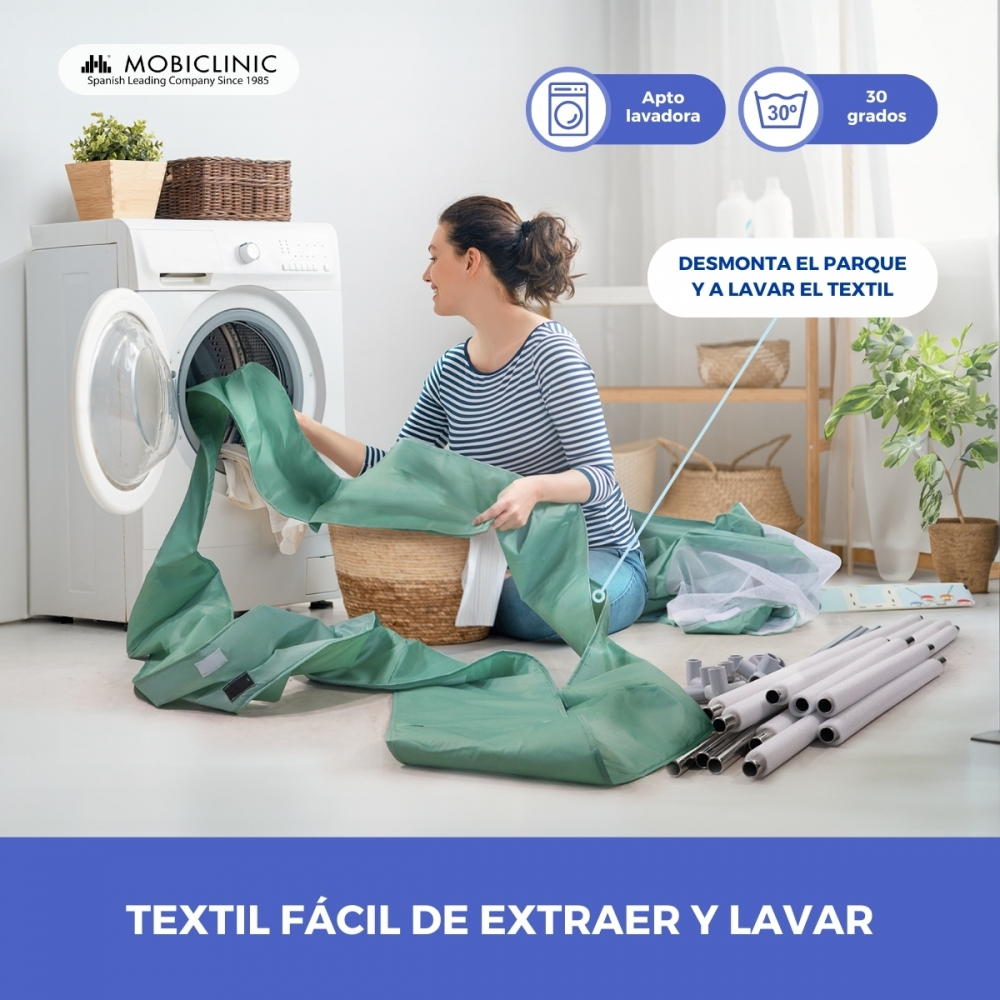 Una mujer carga una lavadora con tela verde. La imagen muestra una escena de lavandería con texto sobre instrucciones de lavado.