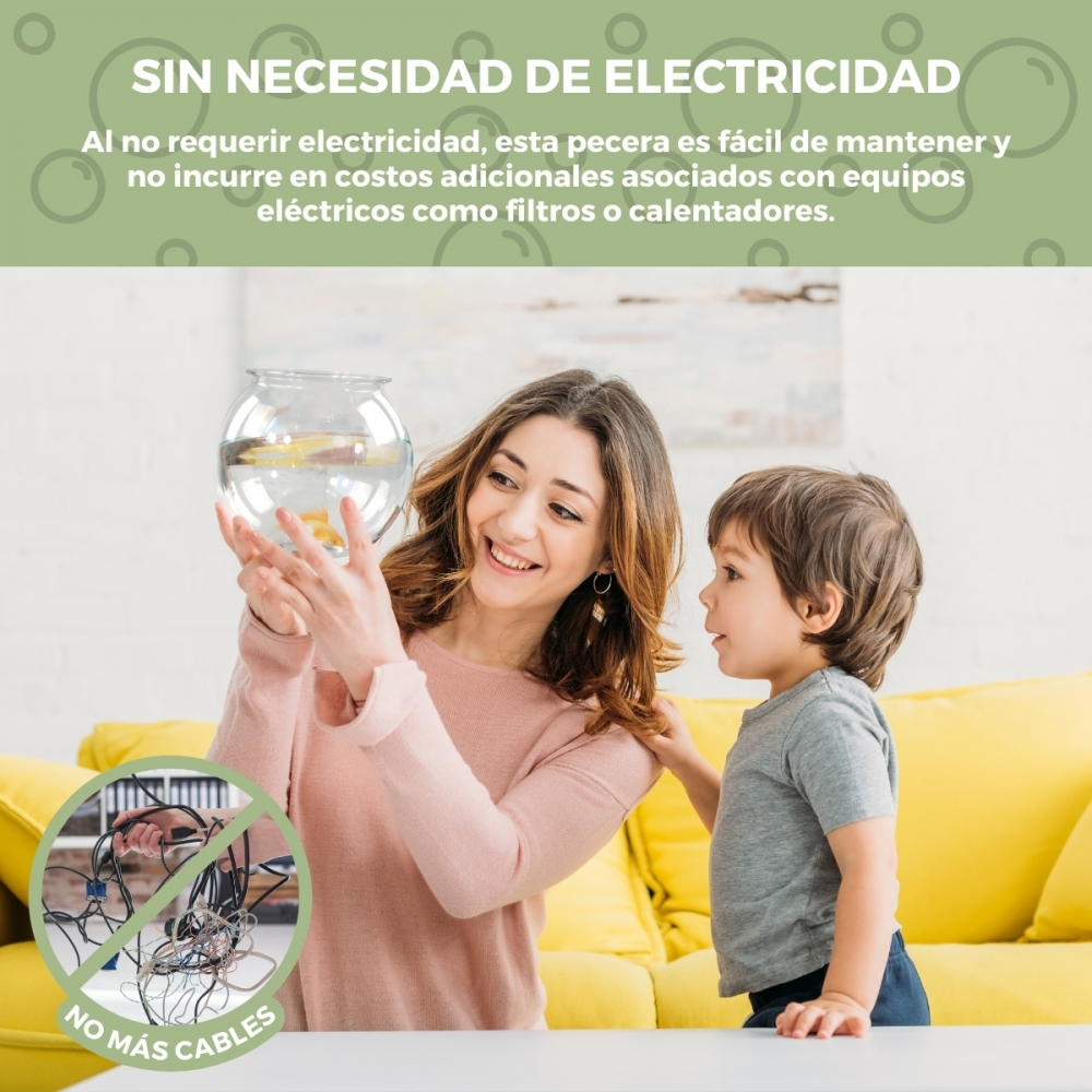 Una mujer y un niño miran una pecera. La escena incluye un sofá amarillo y un letrero de sin cables.