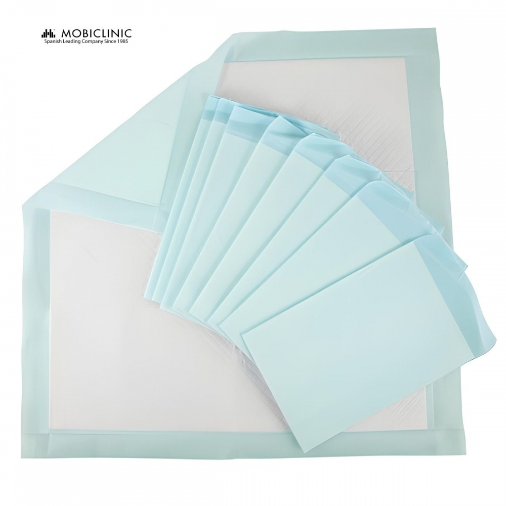 Varios protectores absorbentes celeste, apilados y abanicados, encima de un protector blanco y azul más grande. Logo MOBICLINIC en la esquina.