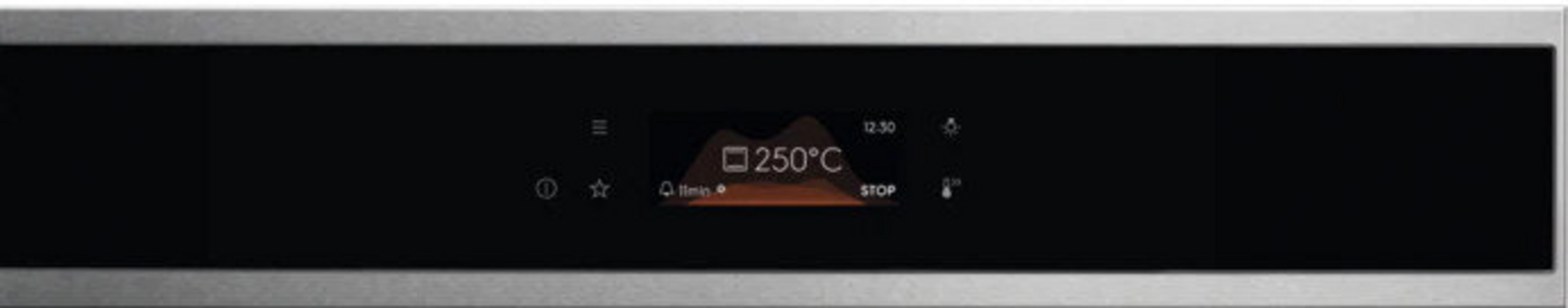 Panel de control del horno con pantalla digital que muestra ajustes: temperatura, tiempo e iconos de función. El panel es negro con marco plateado.