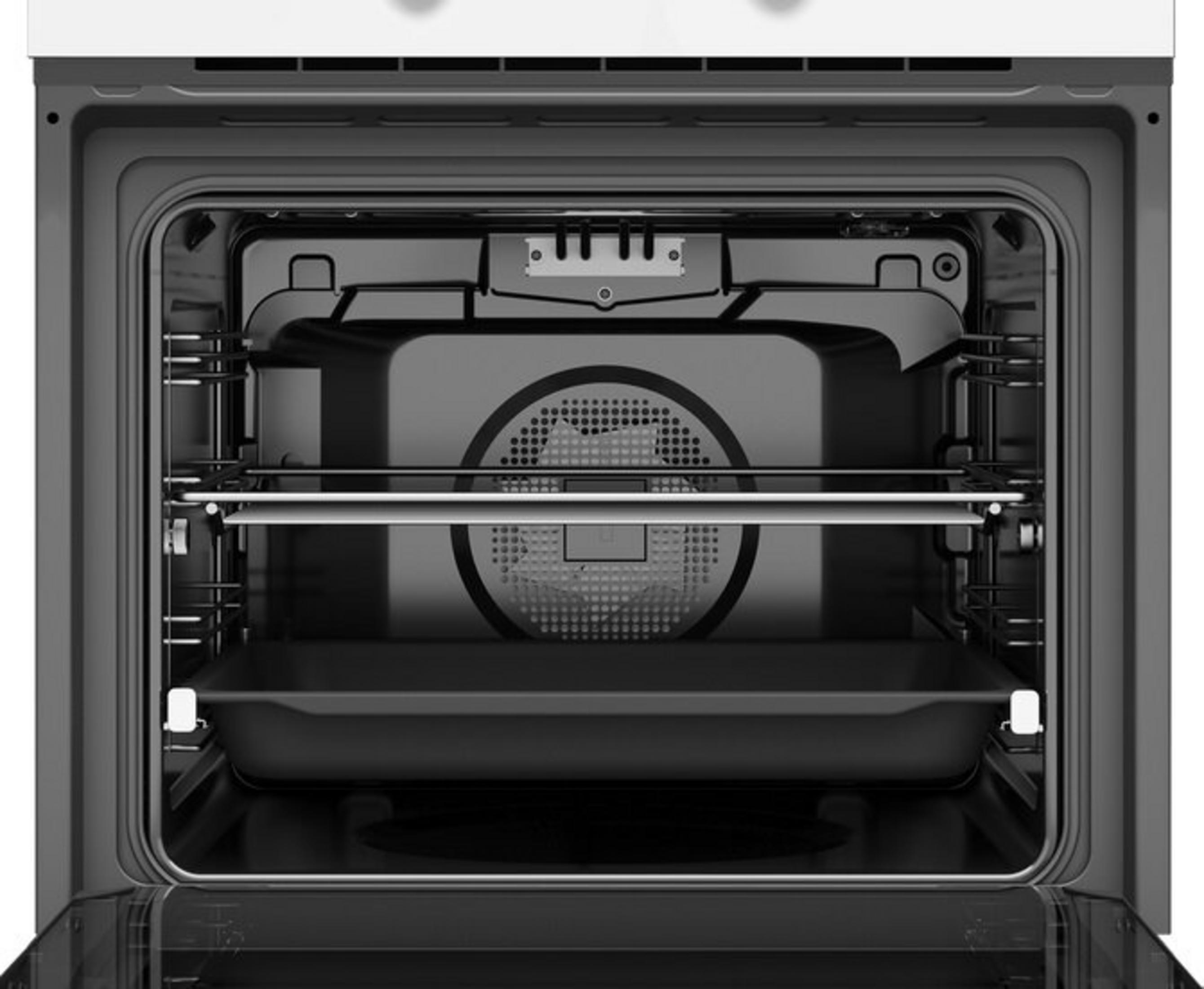 Widok wewnątrz piekarnika. Pokazuje ruszty, blachę do pieczenia i okrągły wentylator. Drzwi są uchylone.