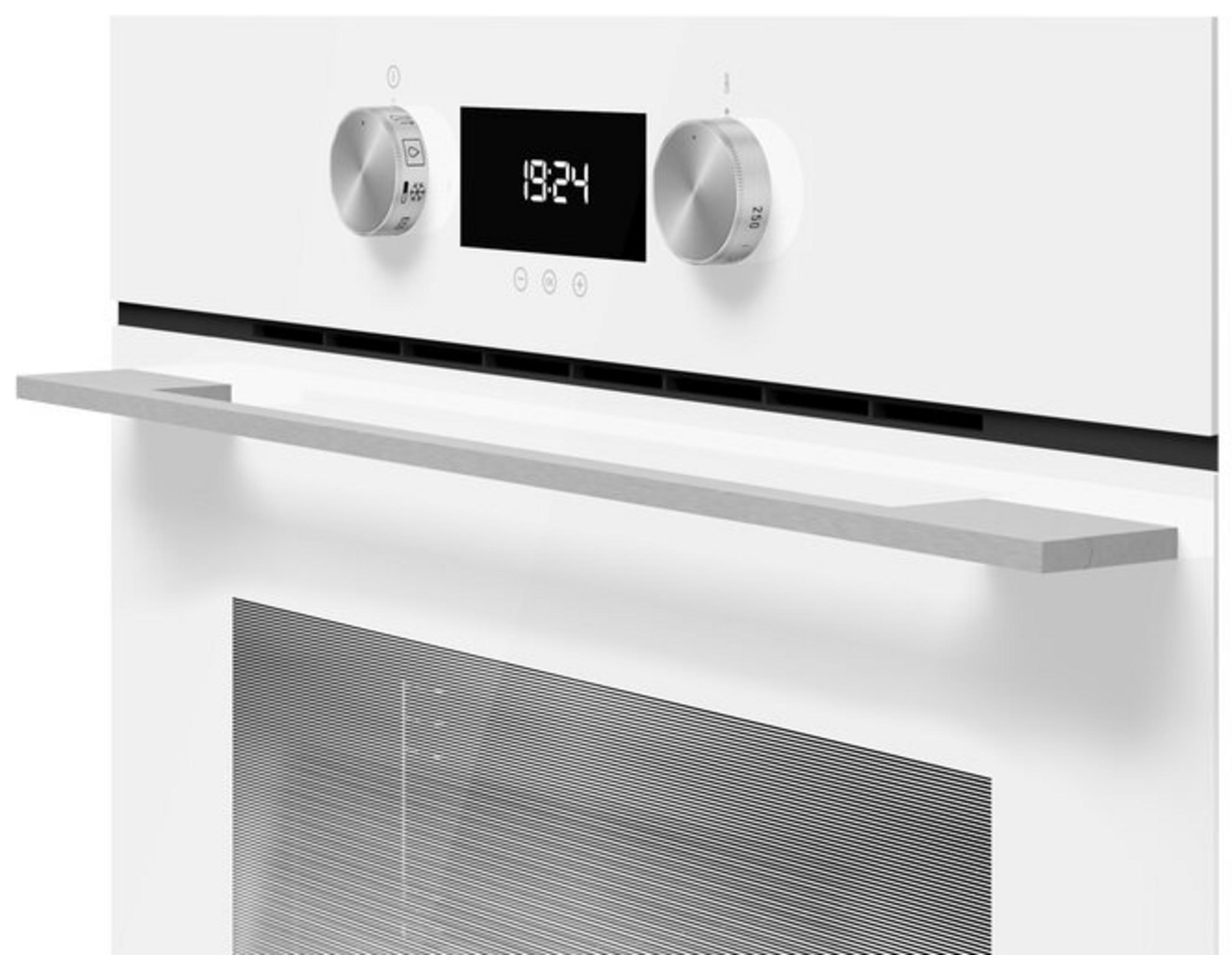 Biały piekarnik z cyfrowym zegarem wyświetlającym 19:24. Ma dwa pokrętła i uchwyt.