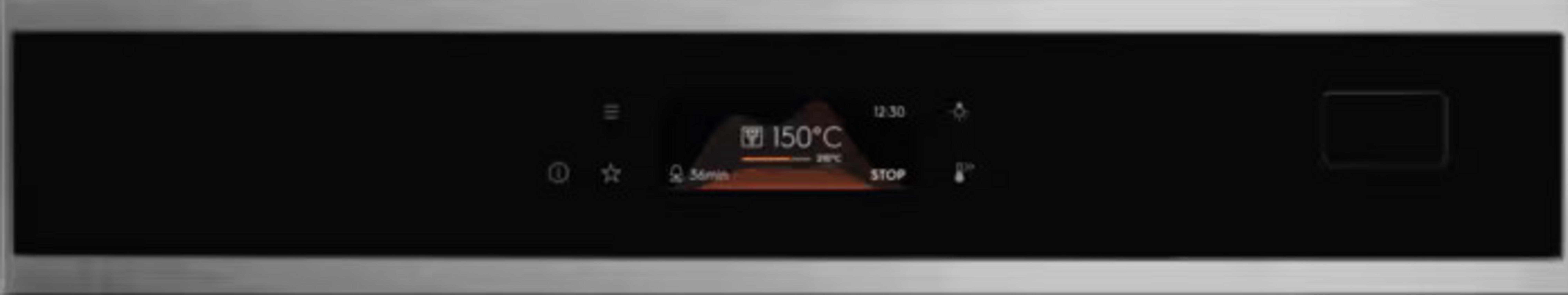 Pannello comandi forno con temperatura 150°C, tempo 56min e altre impostazioni su display nero.