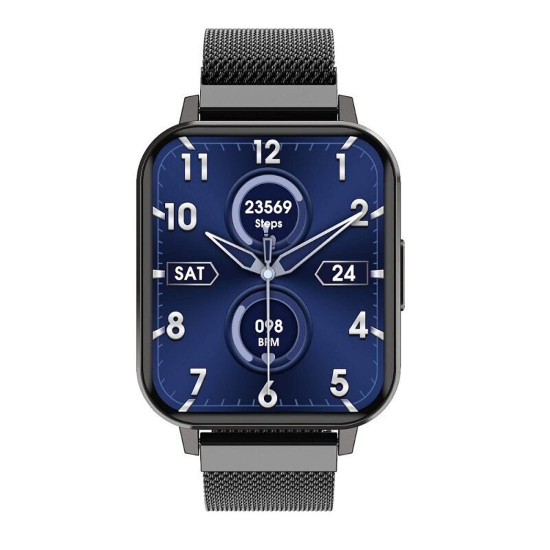 Uno smartwatch quadrato con display blu scuro. Mostra l'ora, i passi e i BPM. L'orologio ha un cinturino in metallo a maglia.