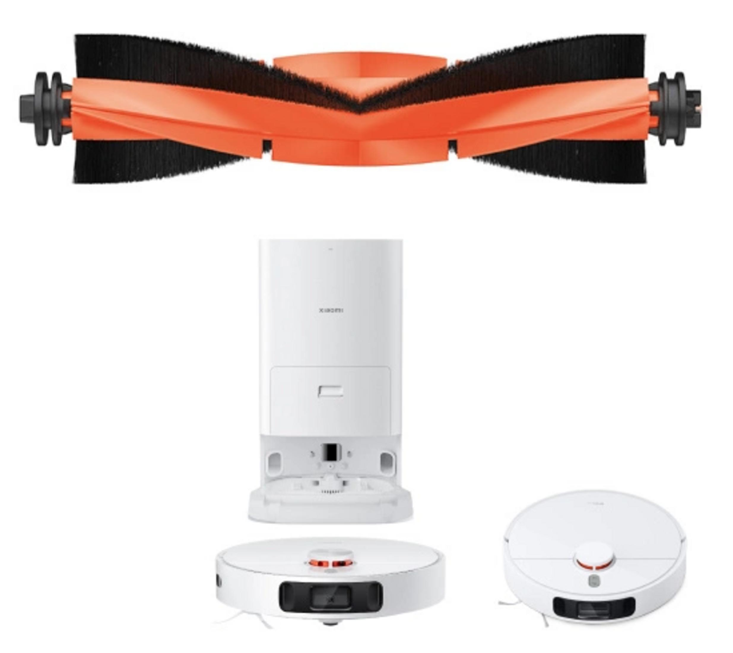 Das Bild zeigt einen Roboter-Staubsauger, eine Ladestation und eine Bürste. Die Bürste ist orange und schwarz. Der Staubsauger ist weiß.