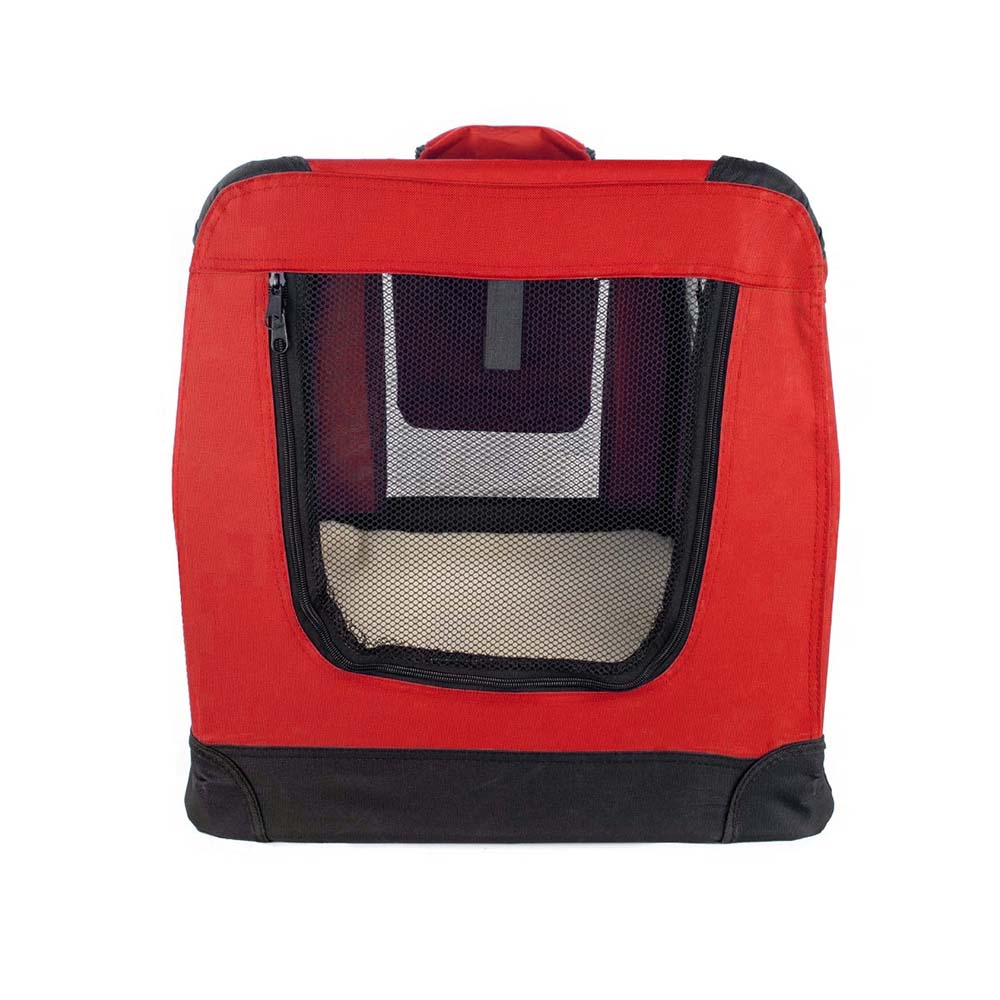 Transportín para mascotas rojo y negro. Tiene ventanas de malla y cremallera. El transportín está sobre un fondo blanco.
