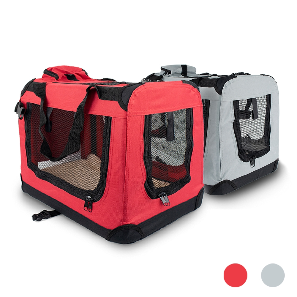 Dos transportines para mascotas. El de la izquierda es rojo, el de la derecha gris. Ambos tienen ribetes negros y ventanas de malla.