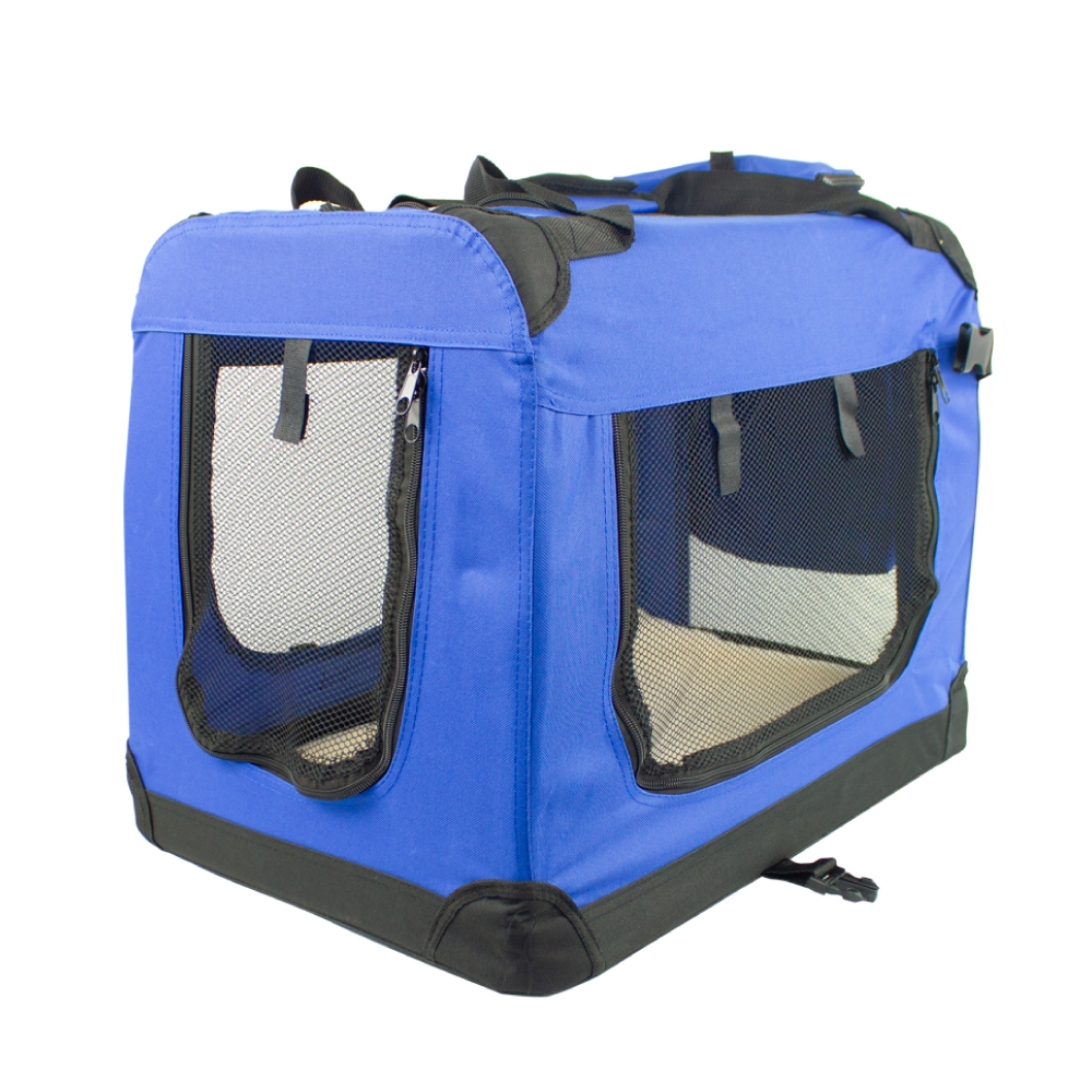 Un transportín azul para mascotas con detalles en negro. Tiene ventanas de malla y una cremallera frontal. Se ven asas y una base negra.