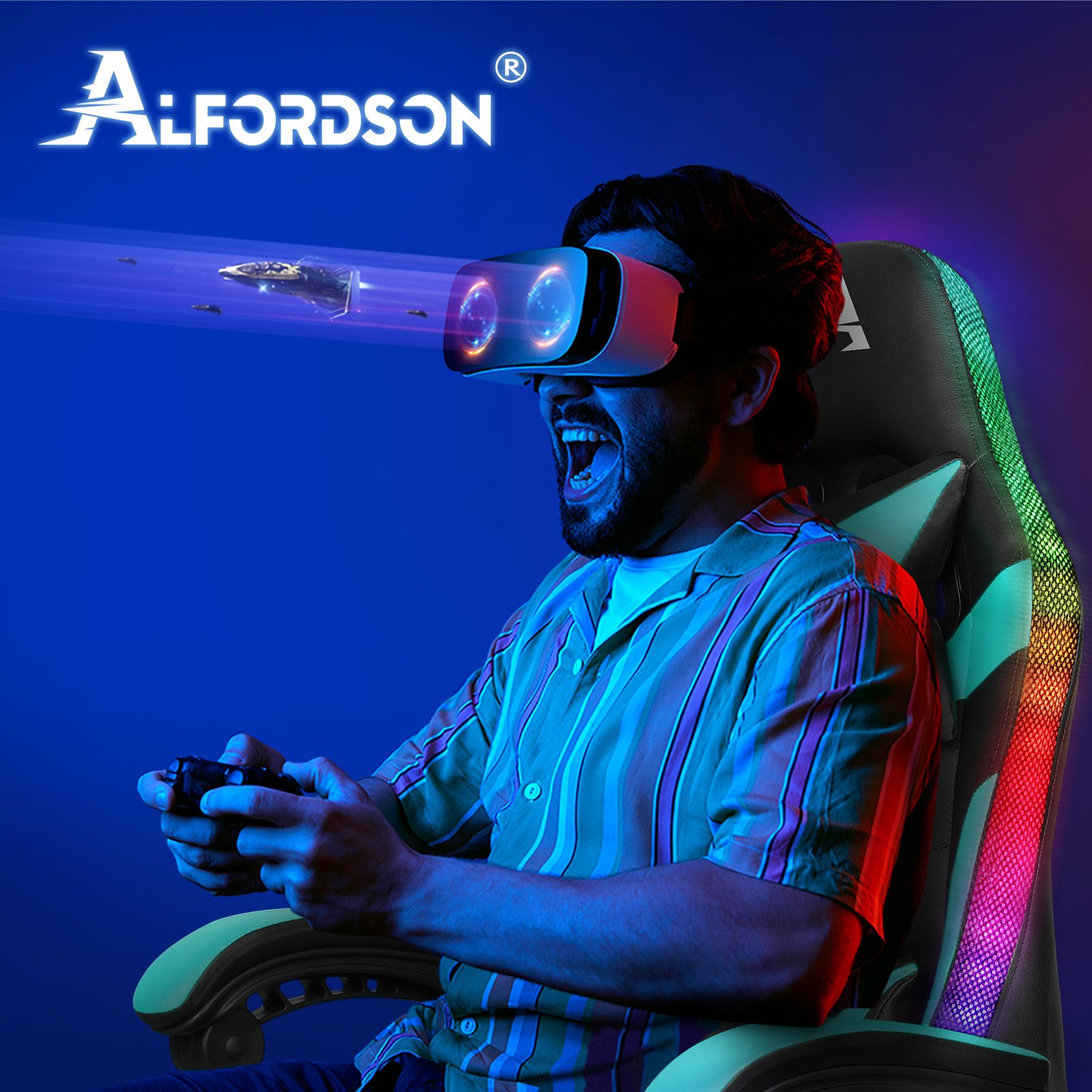 Mann mit VR-Headset spielt. Er sitzt auf einem Gaming-Stuhl. Raumschiff in der VR-Ansicht.