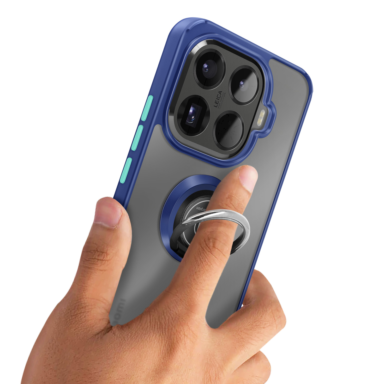 Hand die een telefoon vasthoudt met een blauwe hoes en een ringhouder. De telefoon heeft een camerabult en een zilveren ring.