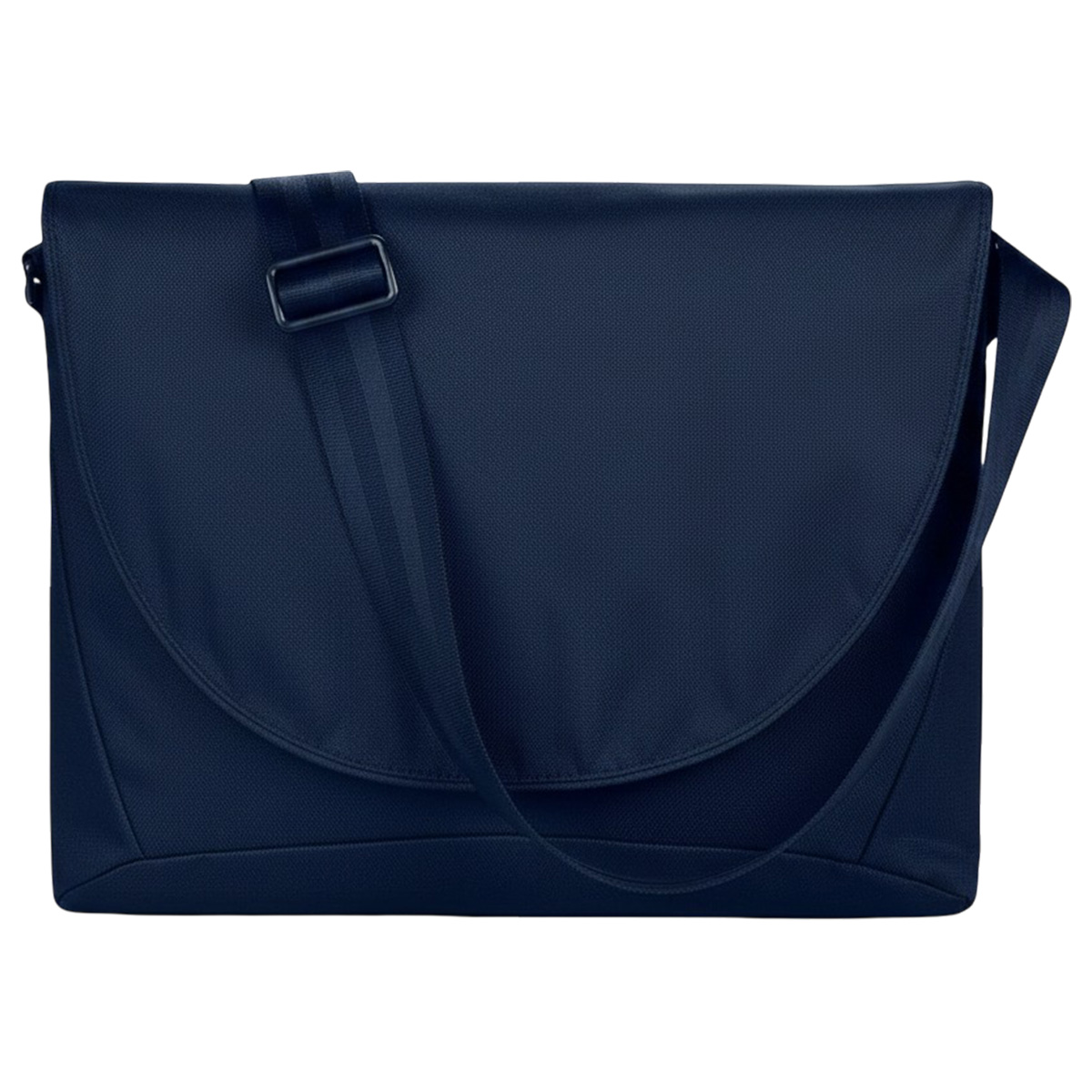 Un sac messager bleu marine avec un rabat et une bandoulière. Le sac est uni, avec une boucle sur la sangle.