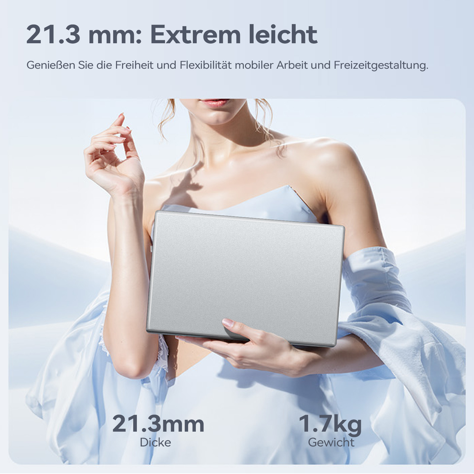 Frau hält einen silbernen Laptop. Text sagt 21,3 mm, 1,7 kg. Hintergrund ist blau und weiß.