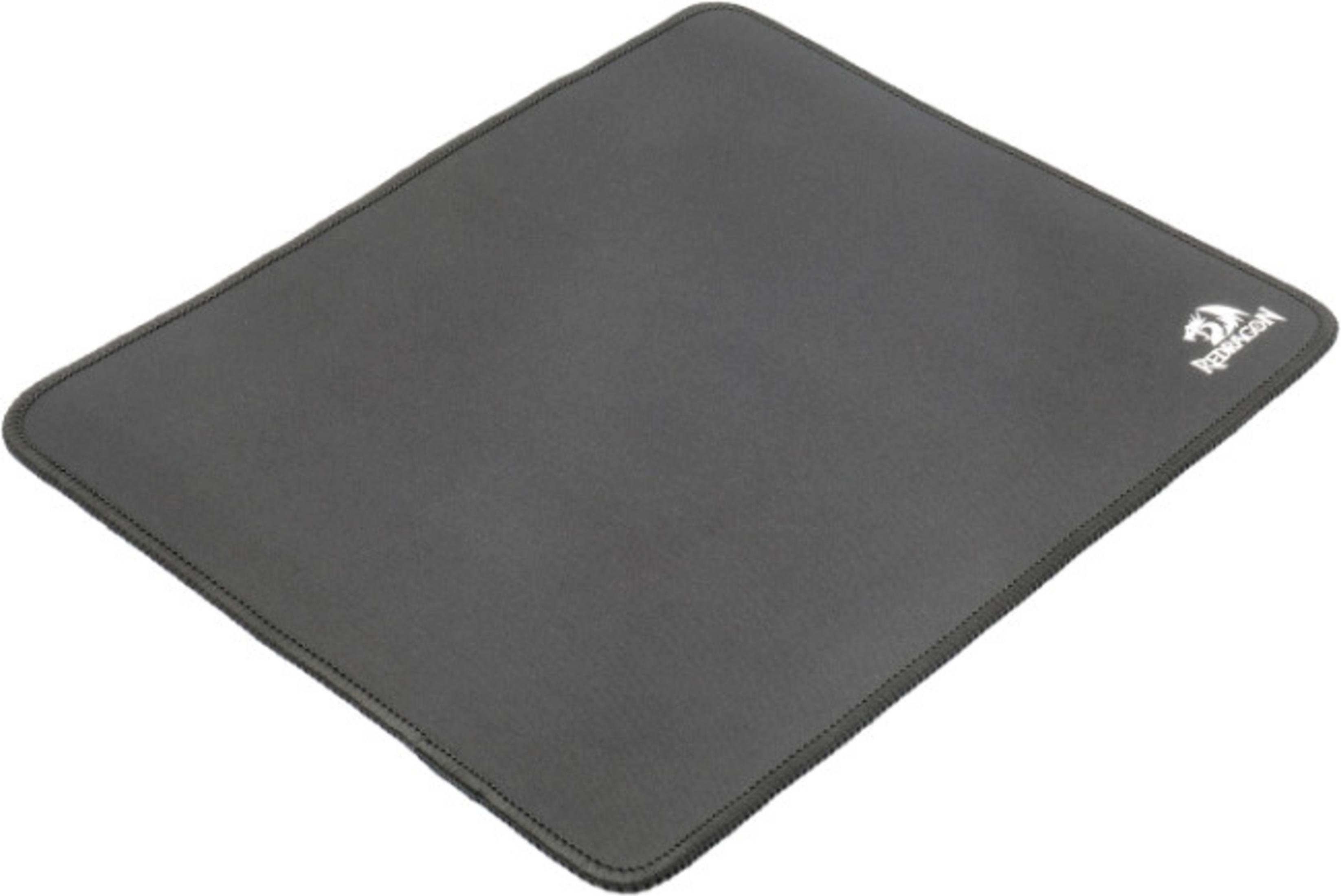 Dikişli kenarlı, koyu gri dikdörtgen bir mouse pad. Redragon logosu sağ üst köşede.